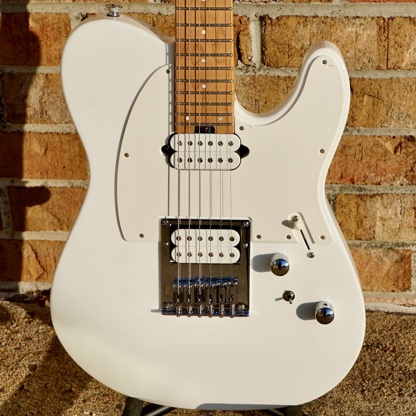 Charvel Pro-Mod So-Cal Style 2 24 HH HT CM Caramelized Maple Fingerboard Snow White