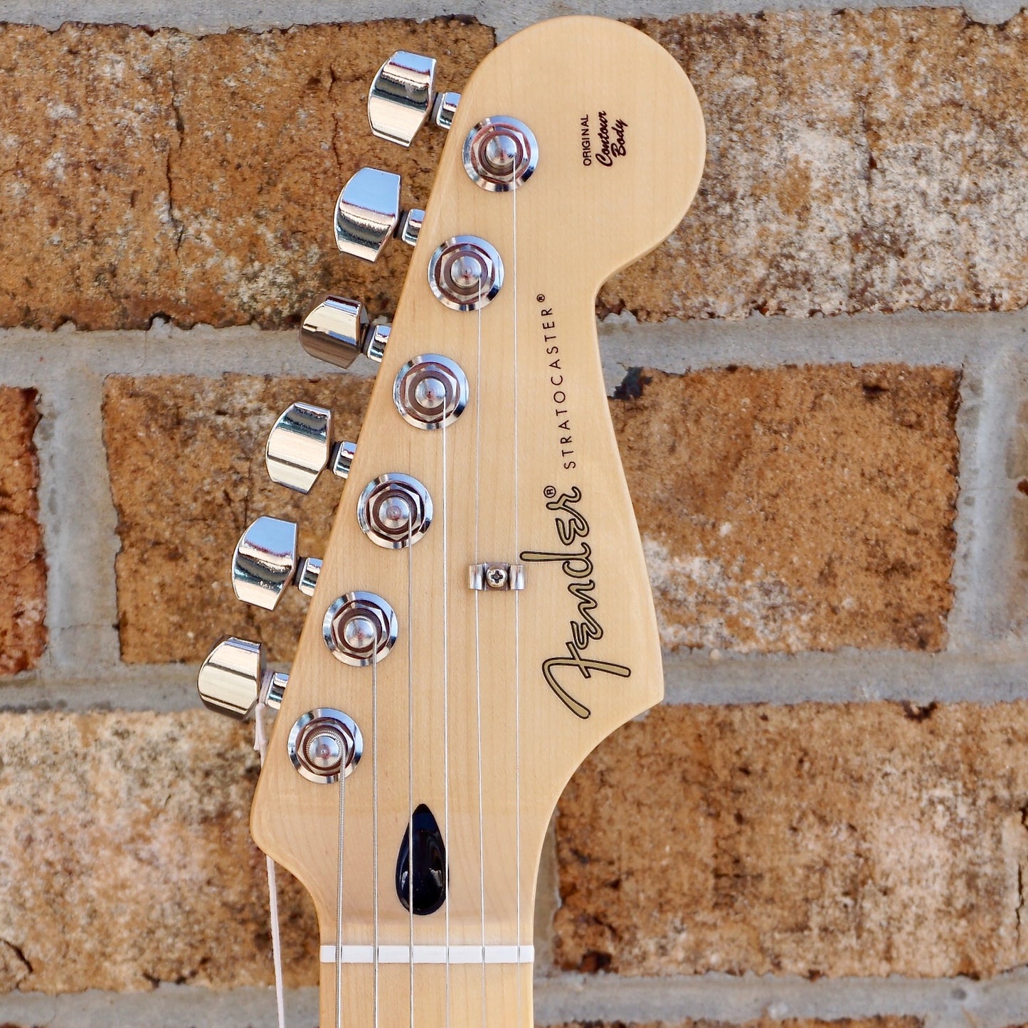 Fender Player Stratocaster HSS Plus Top, Maple Fingerboard Aged Cherry Burst