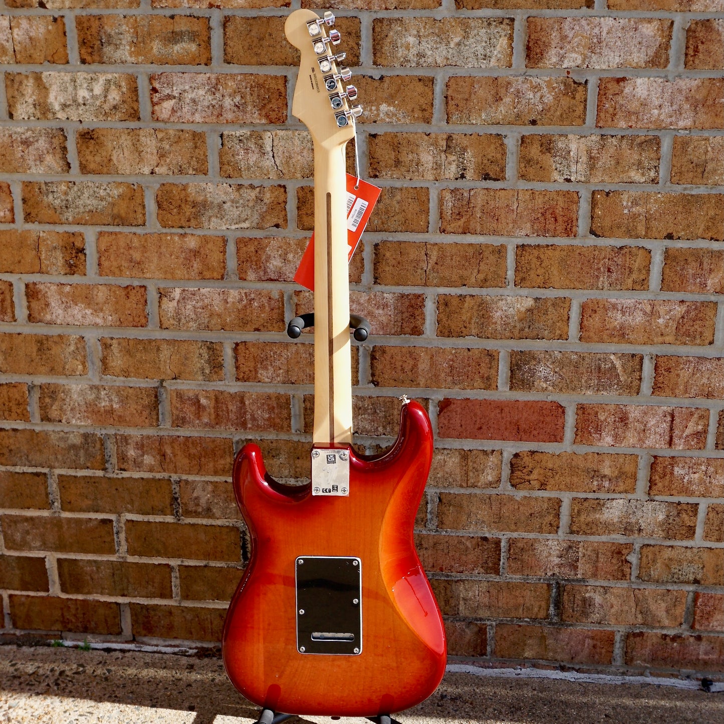 Fender Player Stratocaster HSS Plus Top, Maple Fingerboard Aged Cherry Burst