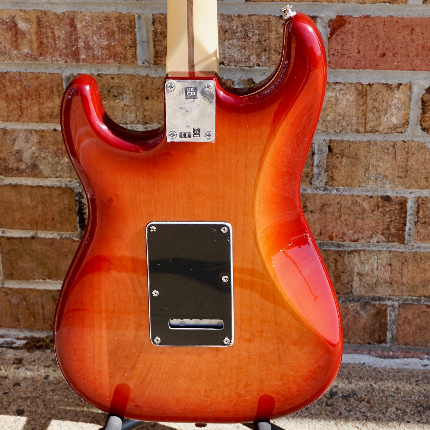 Fender Player Stratocaster HSS Plus Top, Maple Fingerboard Aged Cherry Burst
