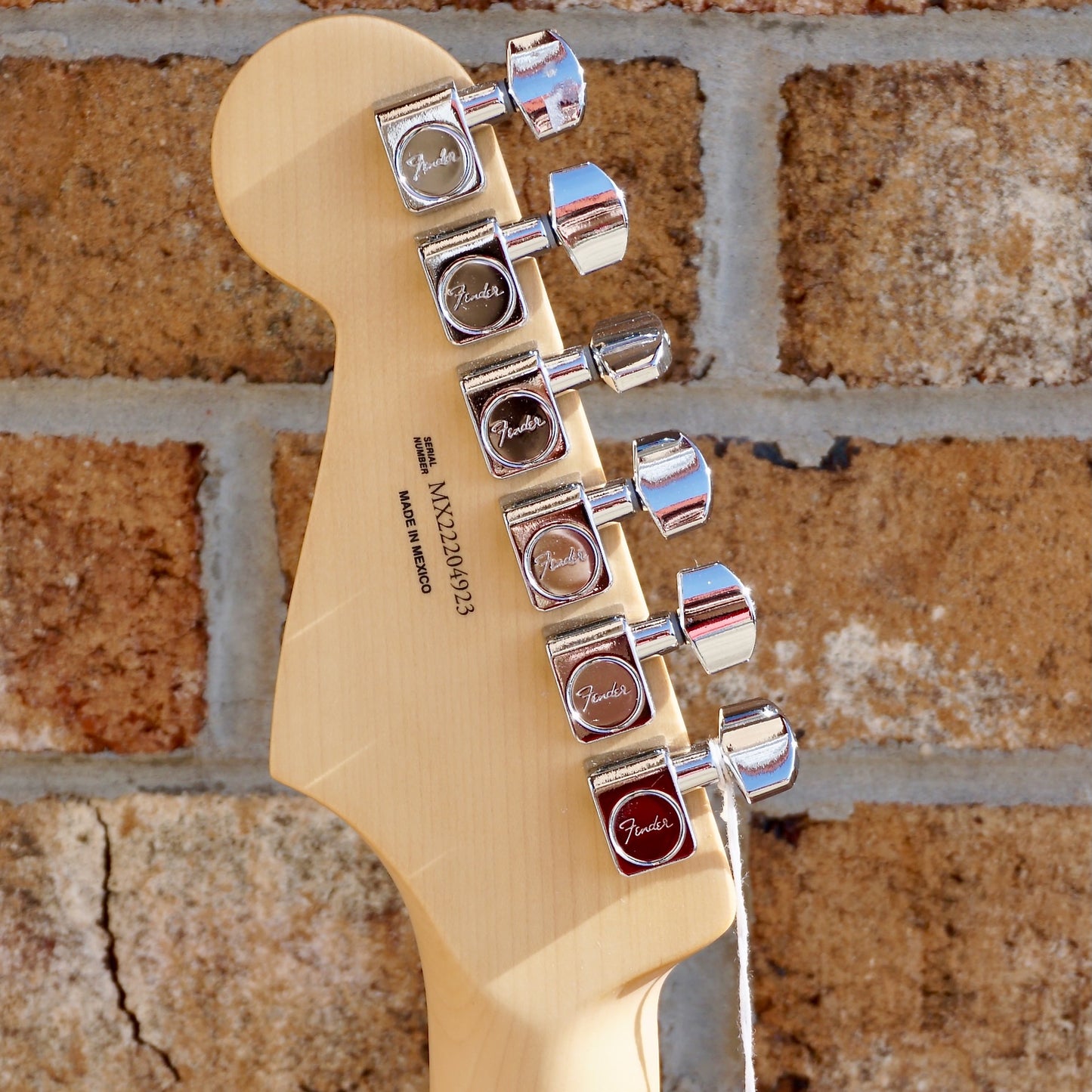 Fender Player Stratocaster HSS Plus Top, Maple Fingerboard Aged Cherry Burst