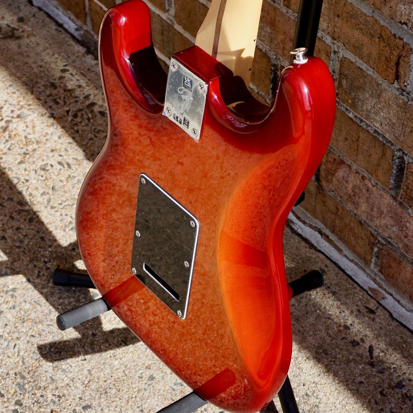 Fender Player Stratocaster HSS Plus Top, Maple Fingerboard Aged Cherry Burst