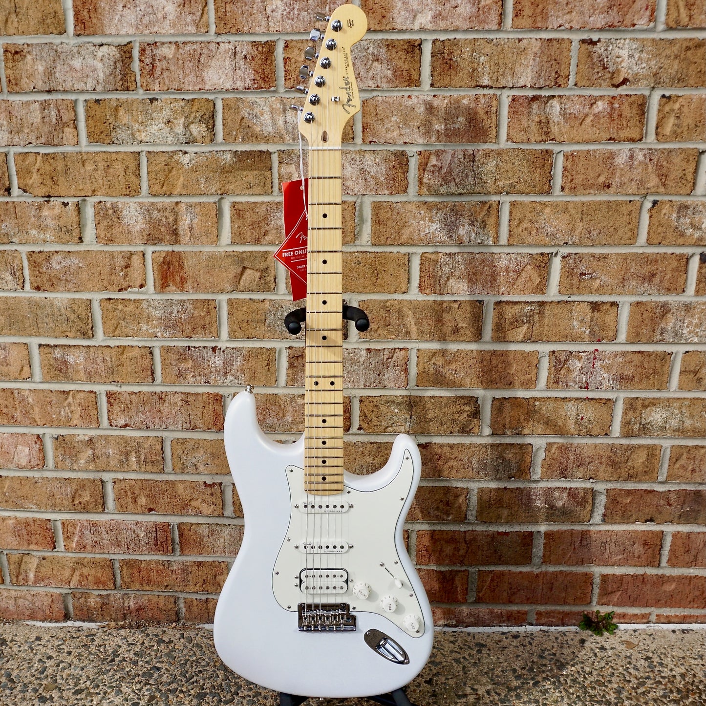 Fender Juanes Stratocaster Maple Fingerboard Luna White