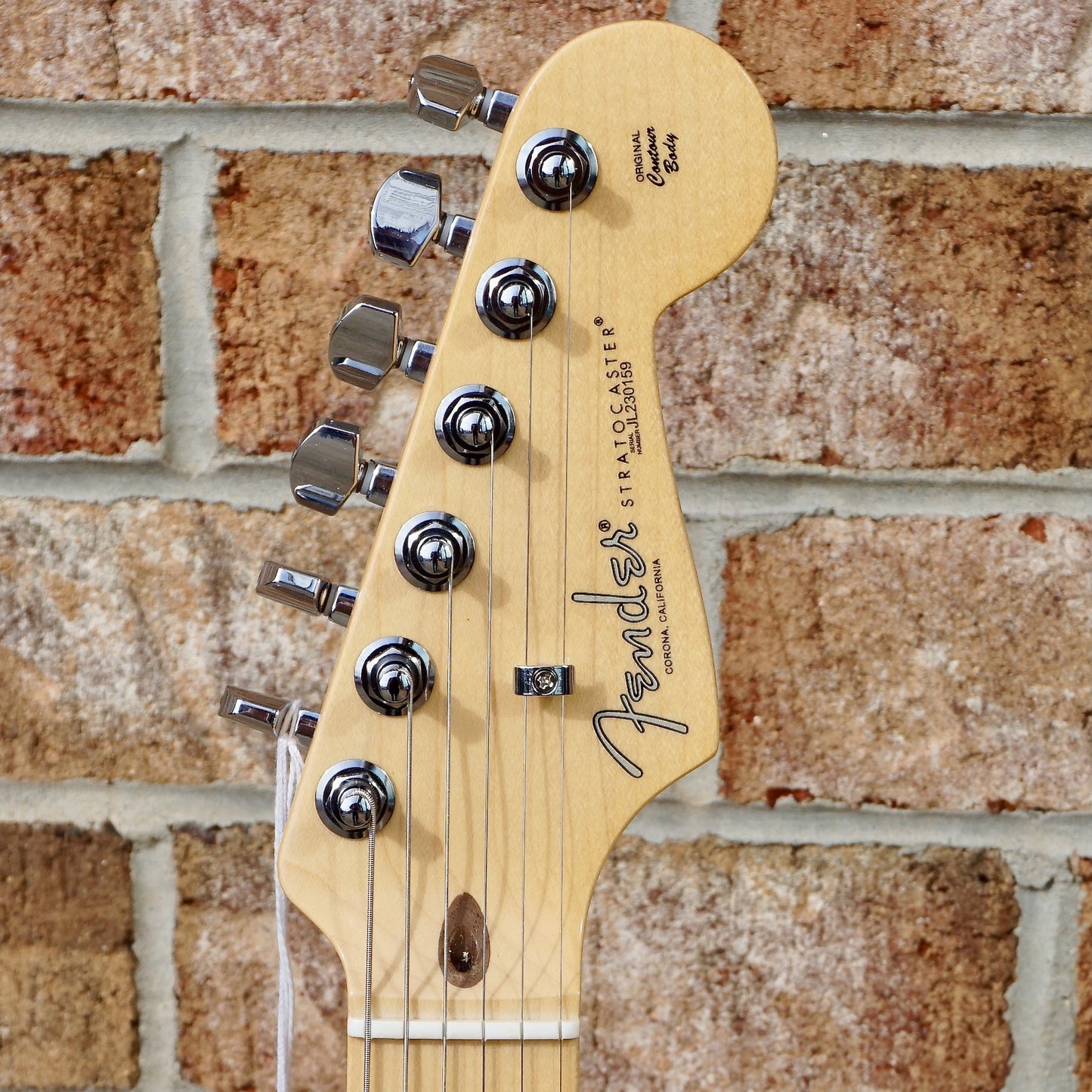 Fender Juanes Stratocaster Maple Fingerboard Luna White