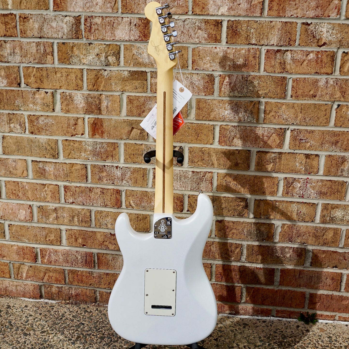 Fender Juanes Stratocaster Maple Fingerboard Luna White