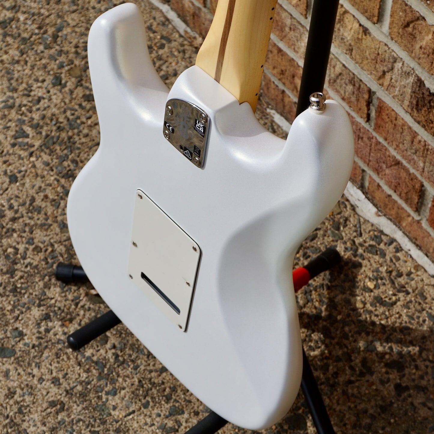 Fender Juanes Stratocaster Maple Fingerboard Luna White