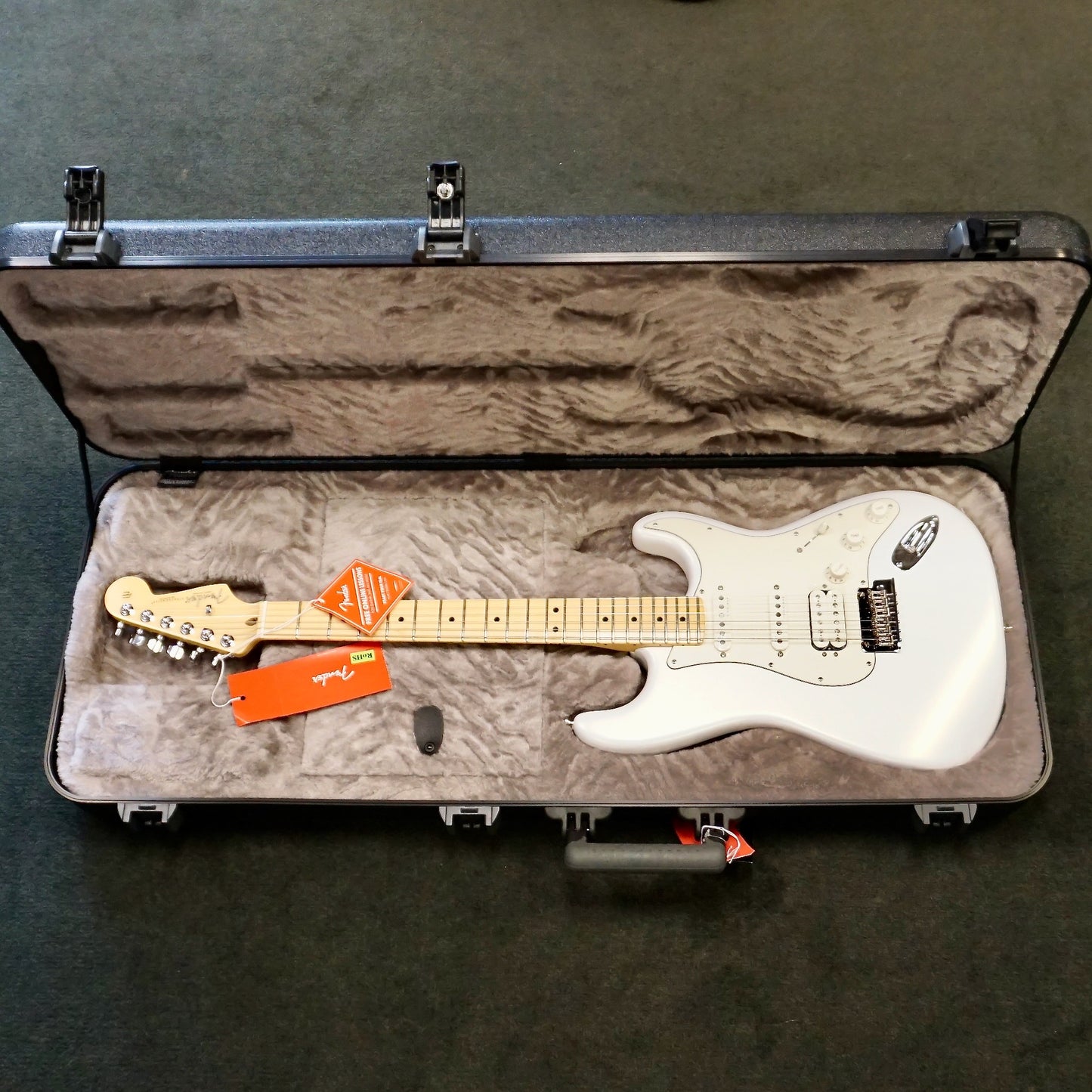 Fender Juanes Stratocaster Maple Fingerboard Luna White