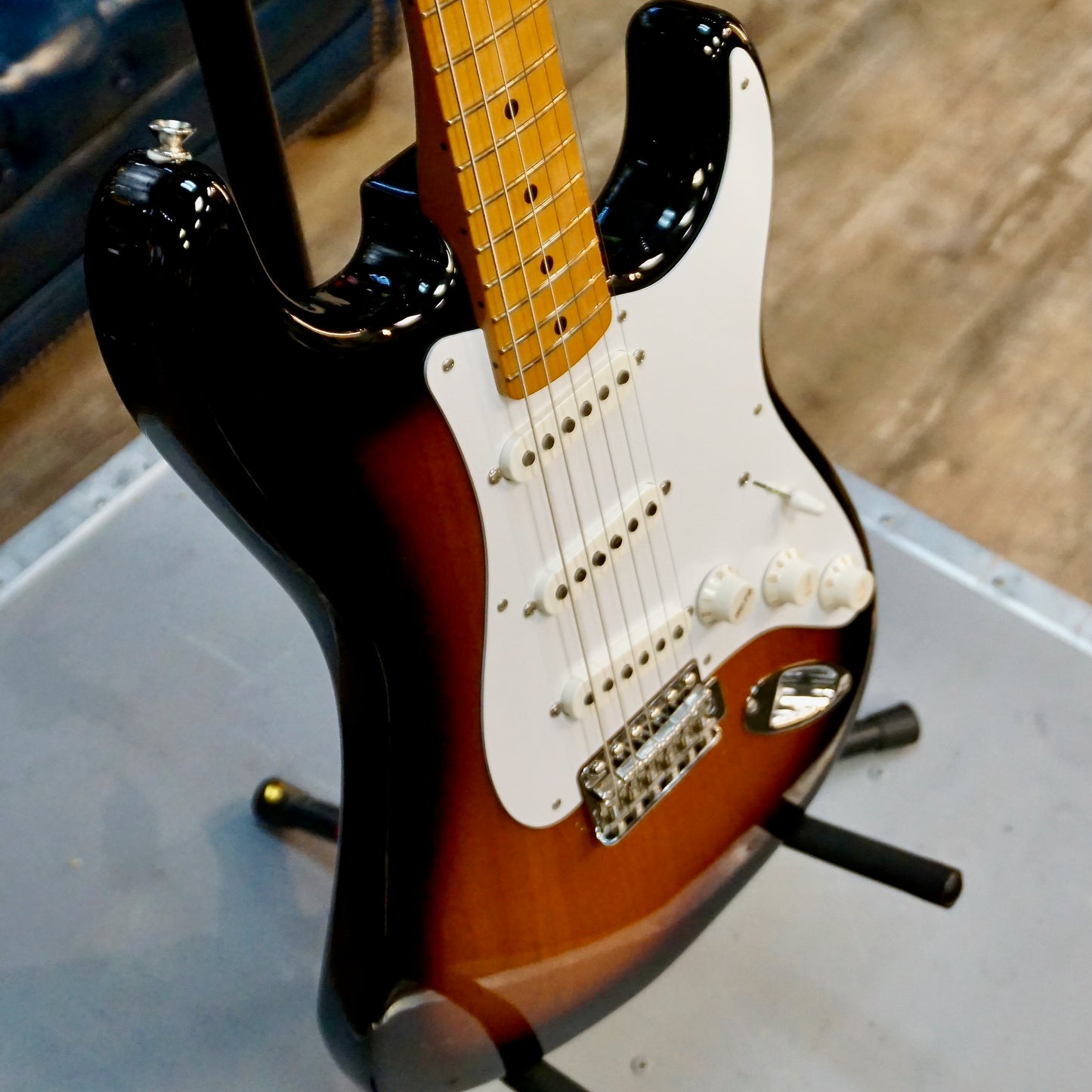 Fender Vintera II '50s Stratocaster Maple Fingerboard 2-Color Sunburst