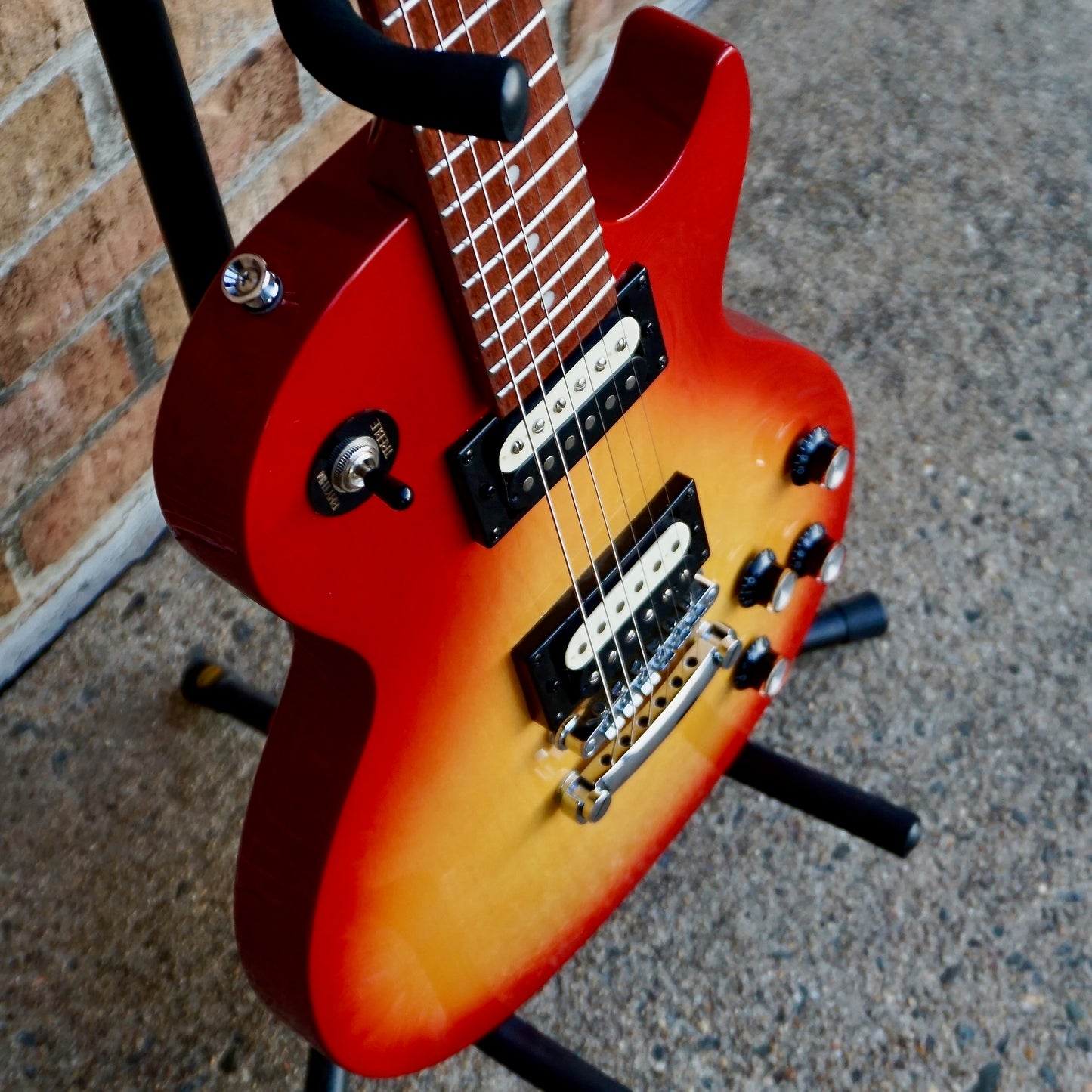 Epiphone Les Paul Studio LT Cherry Sunburst