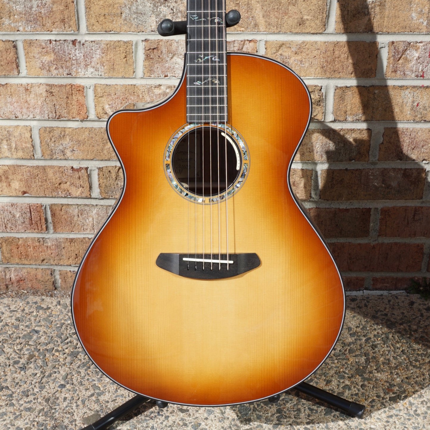 Breedlove Masterclass Concerto Adirondack Spruce/Walnut Left Handed