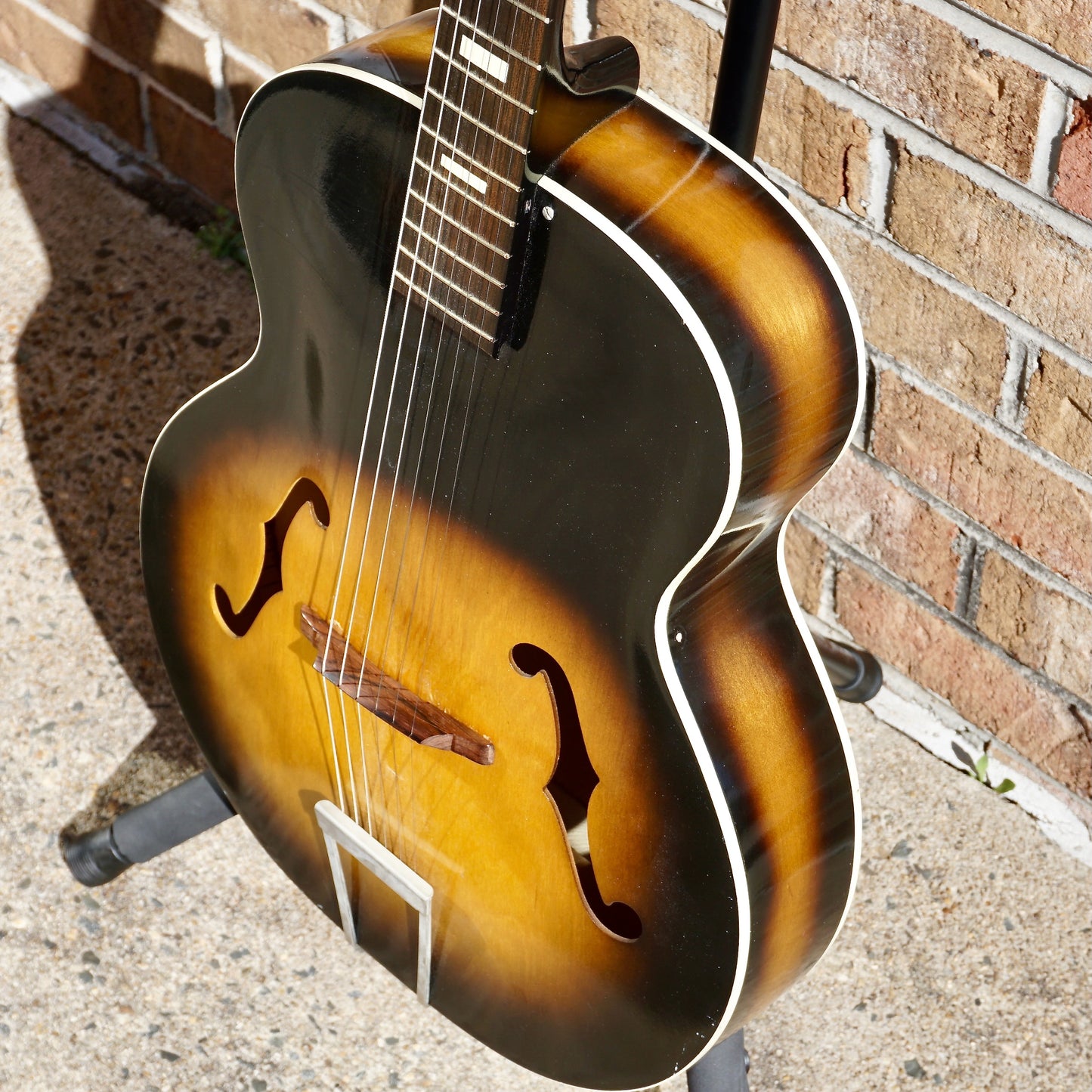 Harmony H945 Master Archtop Mid 60's Sunburst