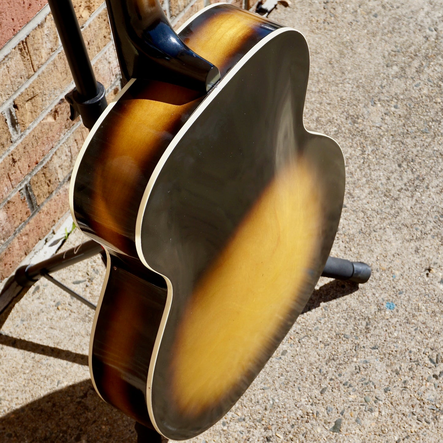 Harmony H945 Master Archtop Mid 60's Sunburst