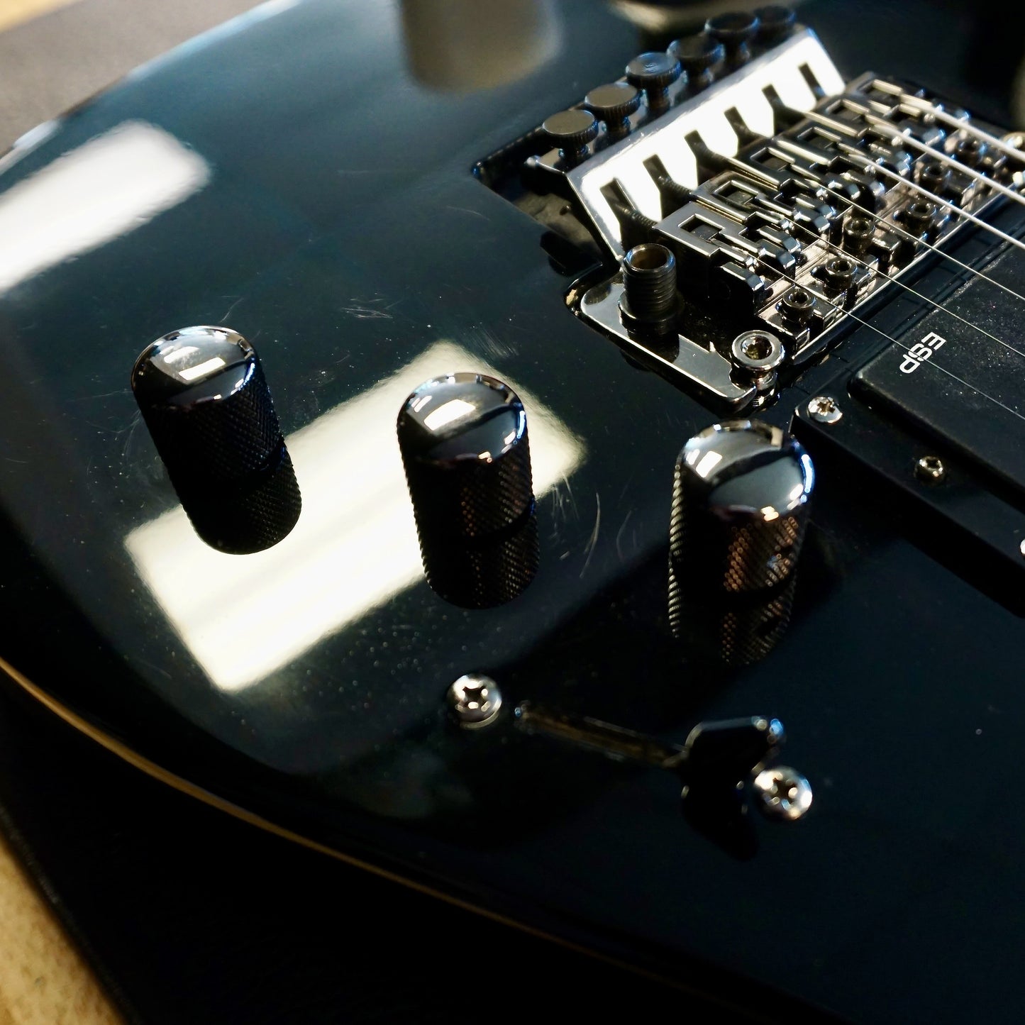 ESP LTD KH-202 w/ Coffin Case