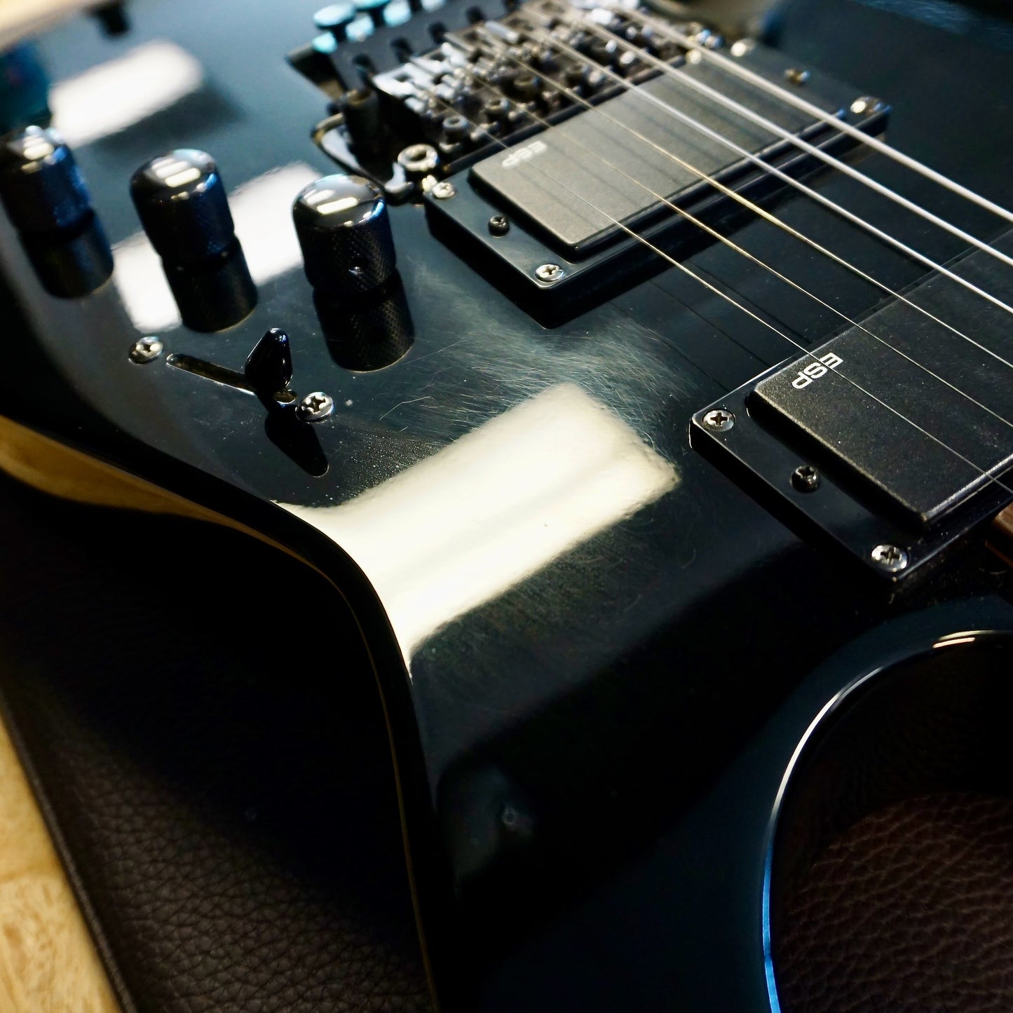ESP LTD KH-202 w/ Coffin Case