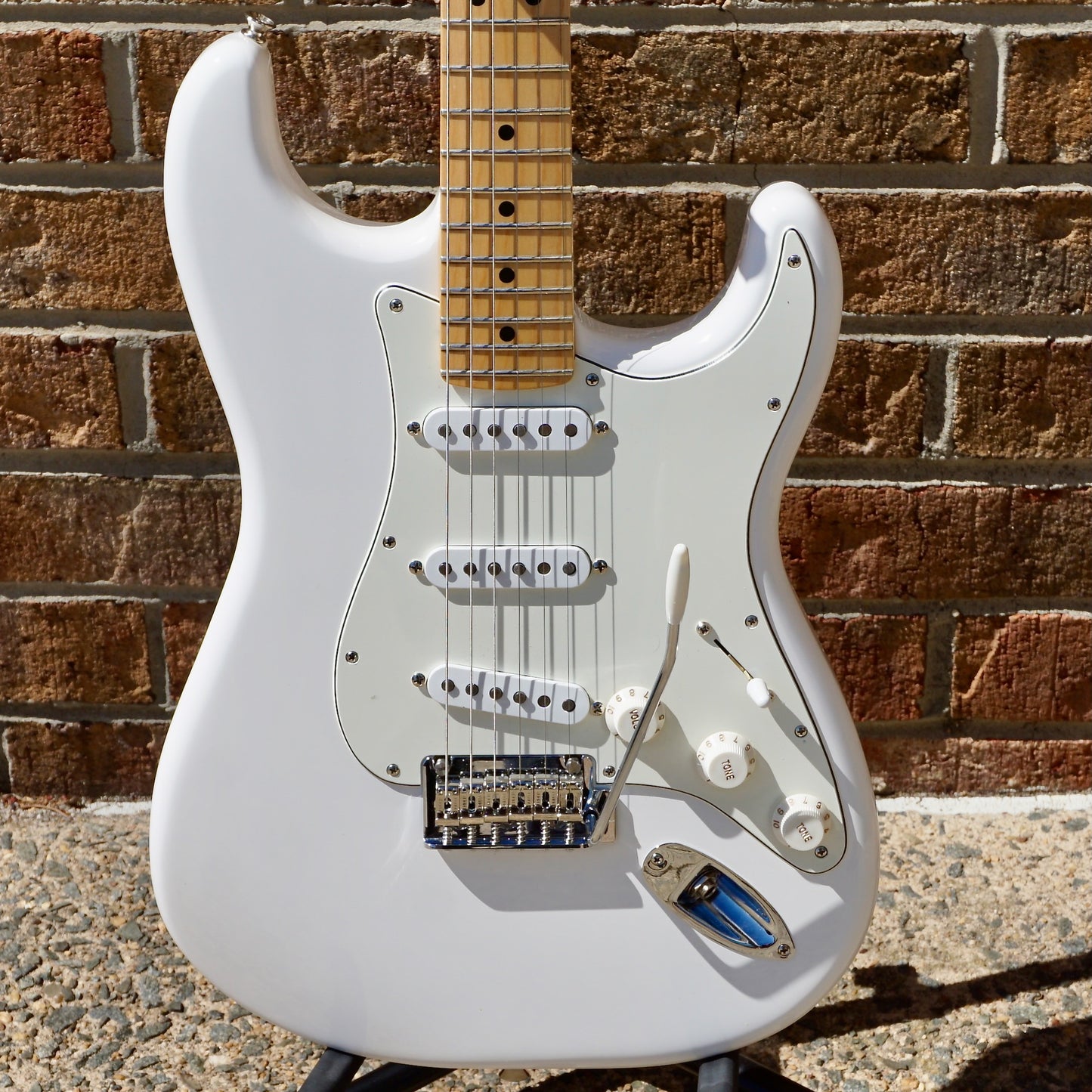 Fender Player Stratocaster Maple Fingerboard Polar White w/ Texas Special Pickups