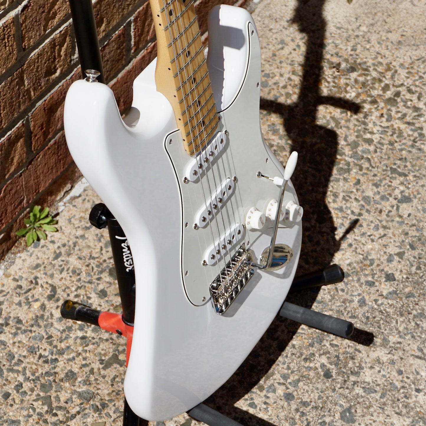 Fender Player Stratocaster Maple Fingerboard Polar White w/ Texas Special Pickups