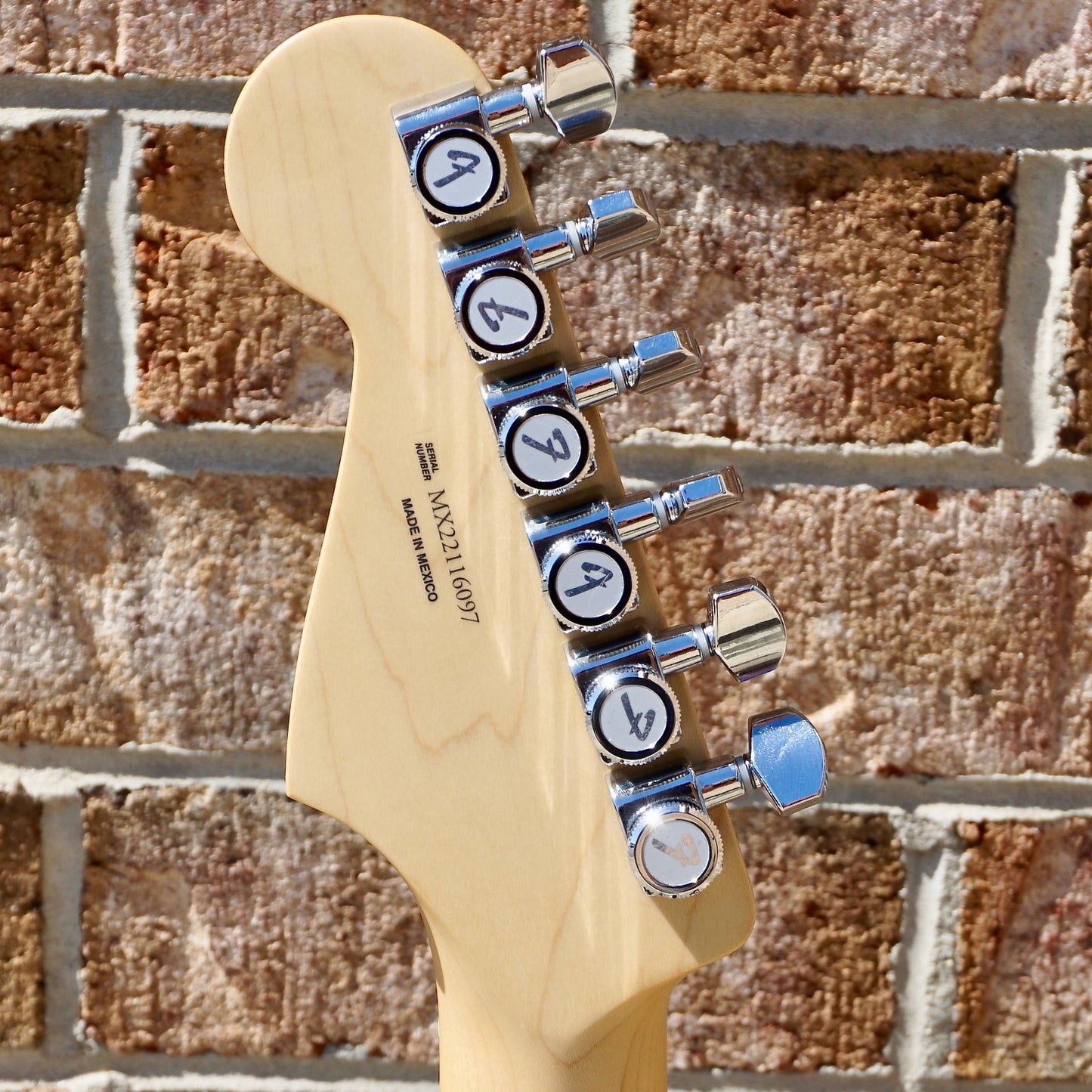 Fender Player Stratocaster Maple Fingerboard Polar White w/ Texas Special Pickups