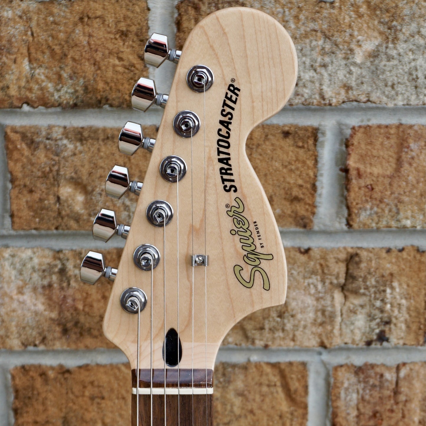 Fender Squier Affinity Series Stratocaster HH Laurel Fingerboard Black Pickguard Charcoal Frost Metallic