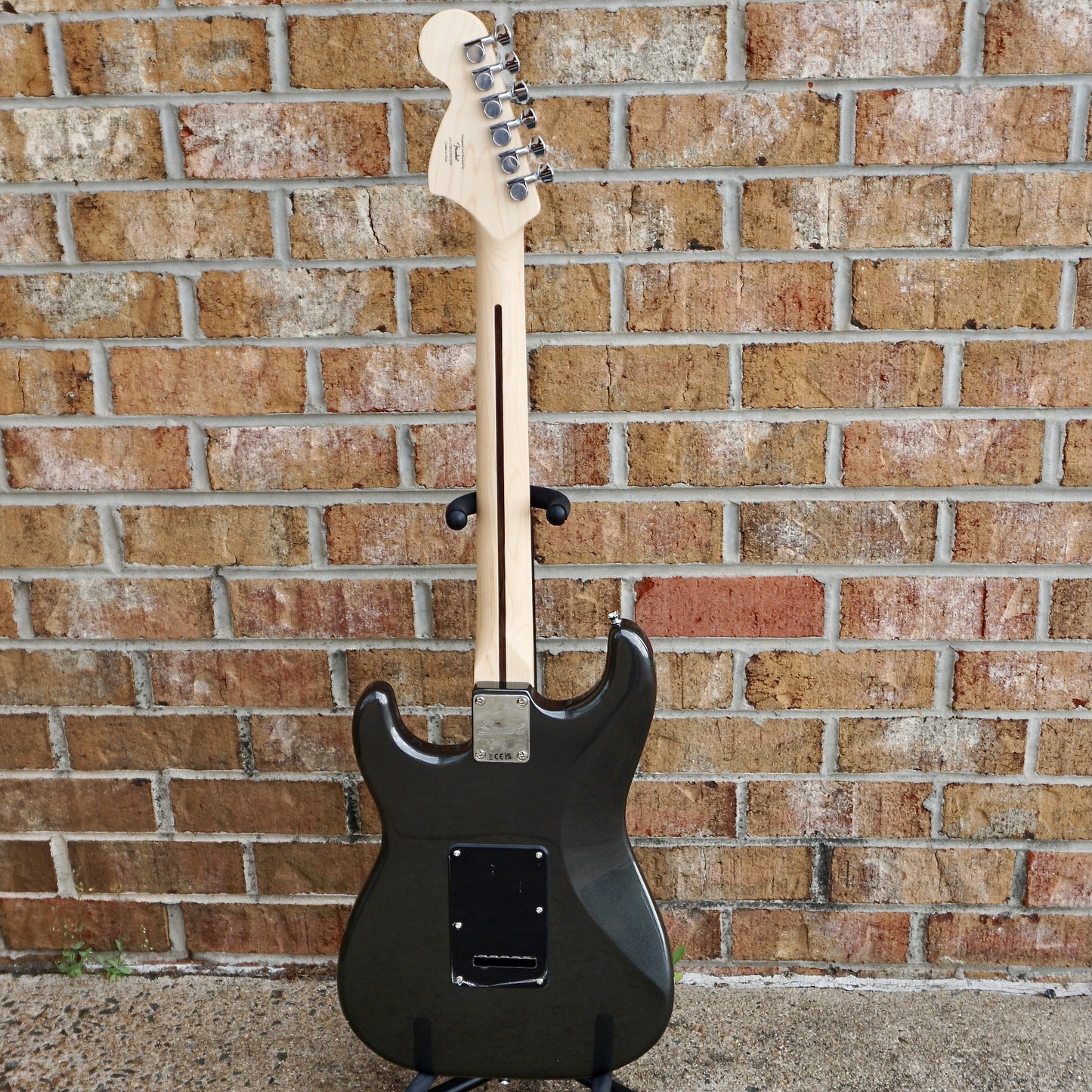 Fender Squier Affinity Series Stratocaster HH Laurel Fingerboard Black Pickguard Charcoal Frost Metallic