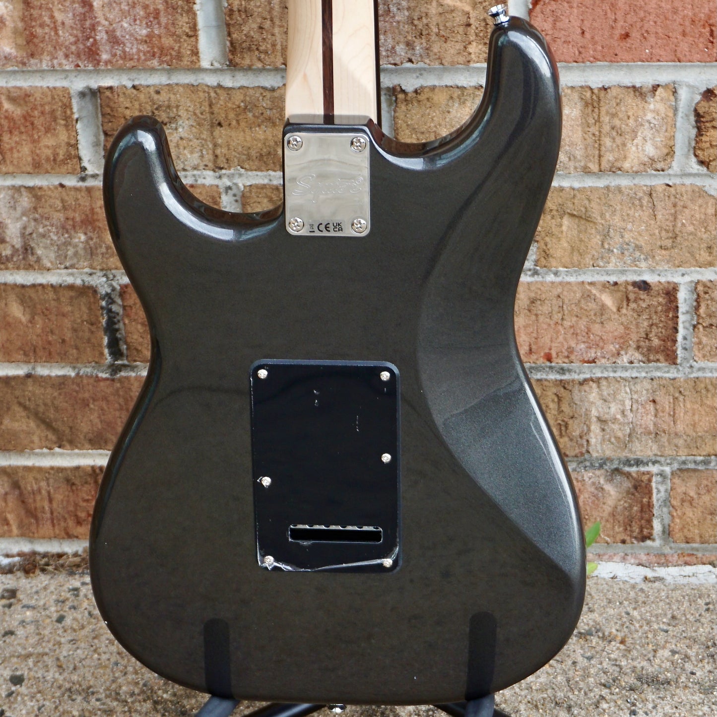 Fender Squier Affinity Series Stratocaster HH Laurel Fingerboard Black Pickguard Charcoal Frost Metallic