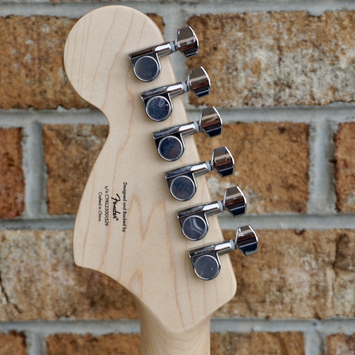 Fender Squier Affinity Series Stratocaster HH Laurel Fingerboard Black Pickguard Charcoal Frost Metallic