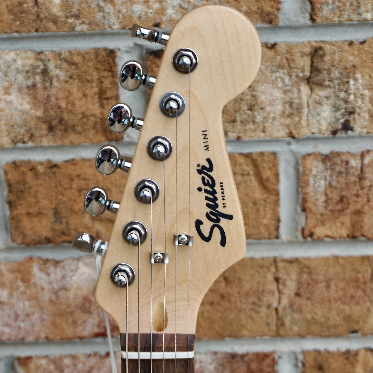 Fender Squier Mini Stratocaster Laurel Fingerboard Shell Pink
