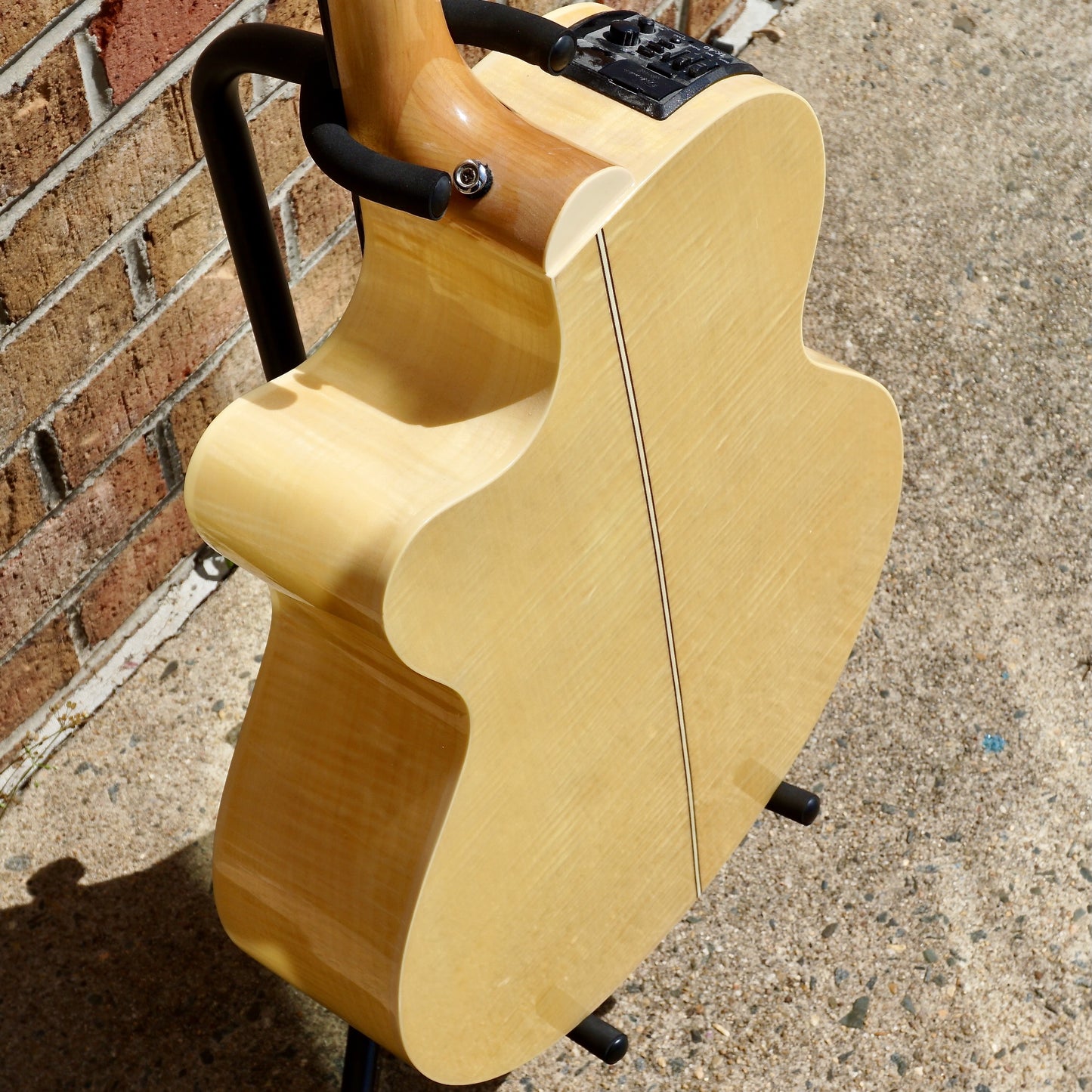 Takamine EG523SC-12