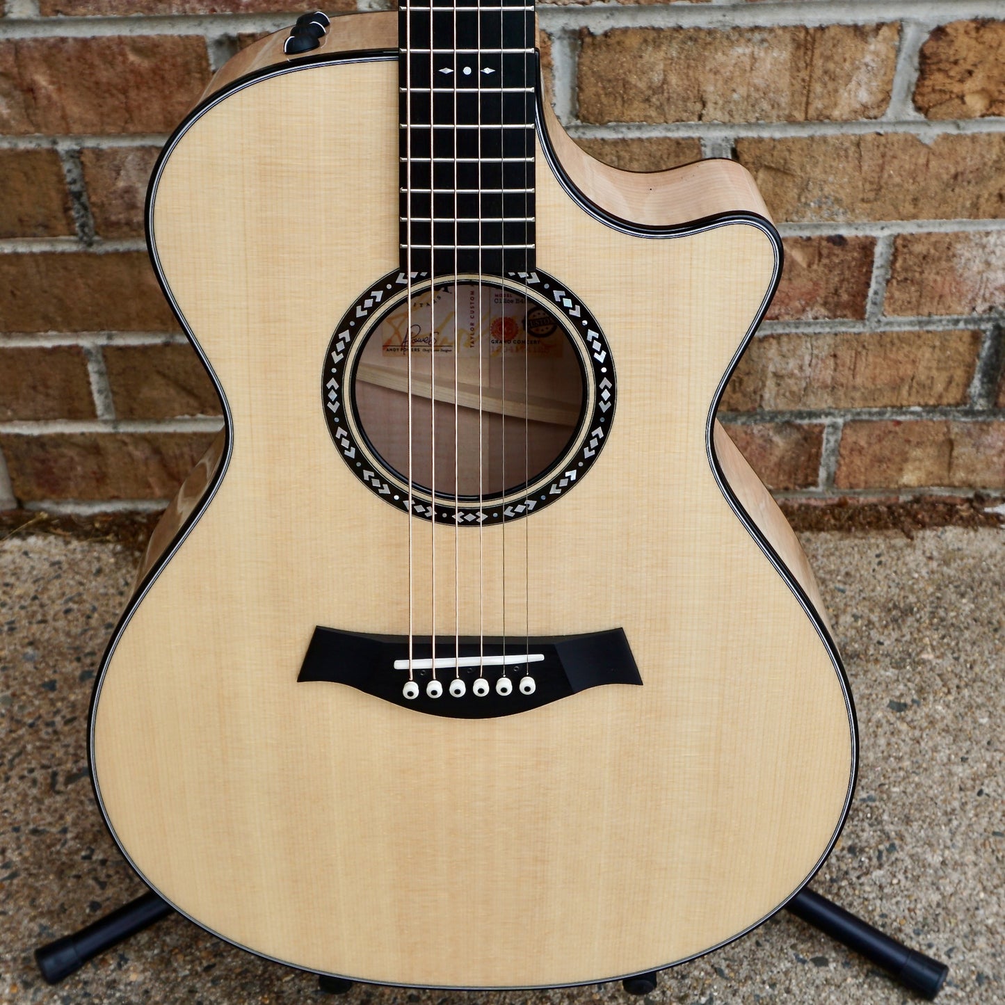 Taylor Custom #7 NAMM Show B4007 - Grand Concert, Lutz Spruce/Flamed Maple