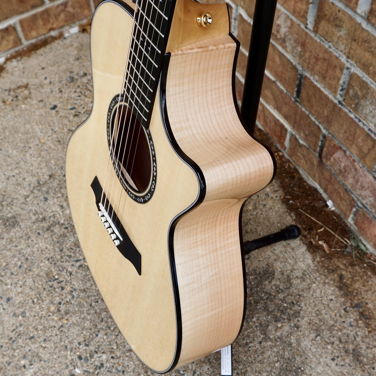 Taylor Custom #7 NAMM Show B4007 - Grand Concert, Lutz Spruce/Flamed Maple