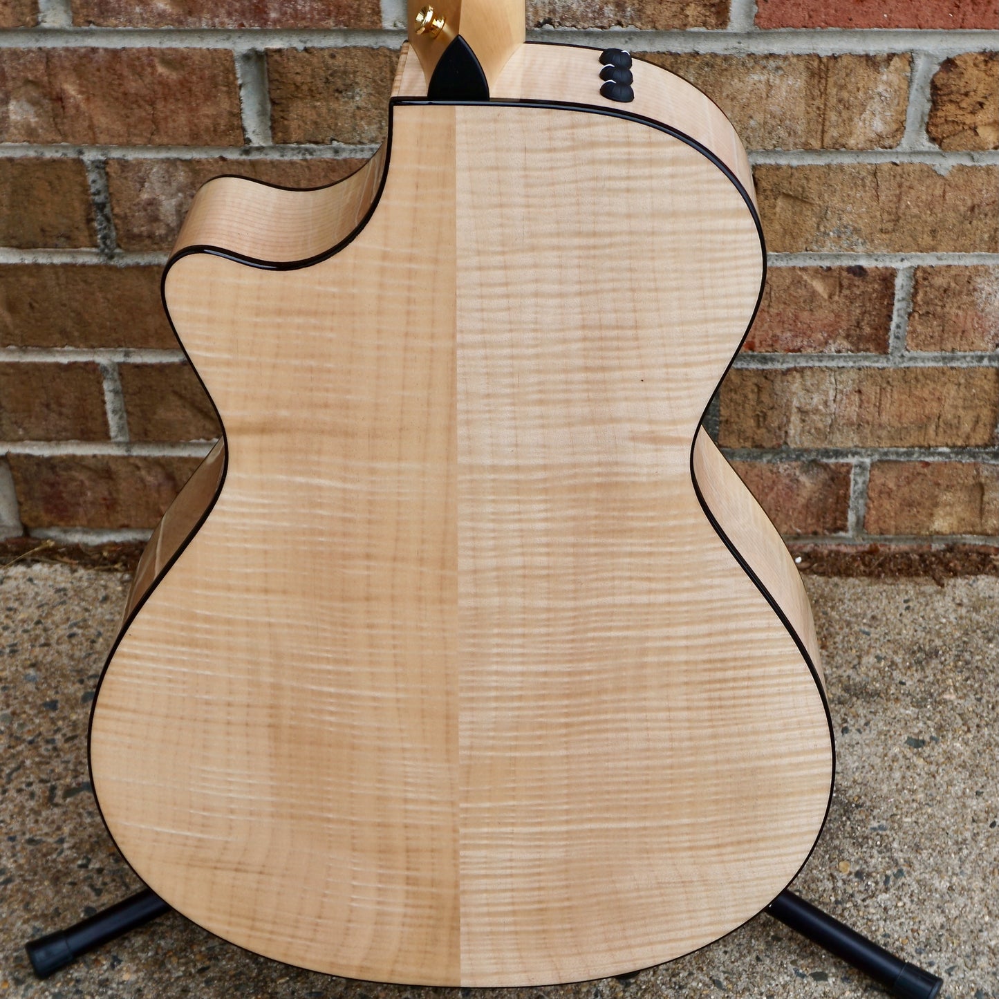 Taylor Custom #7 NAMM Show B4007 - Grand Concert, Lutz Spruce/Flamed Maple