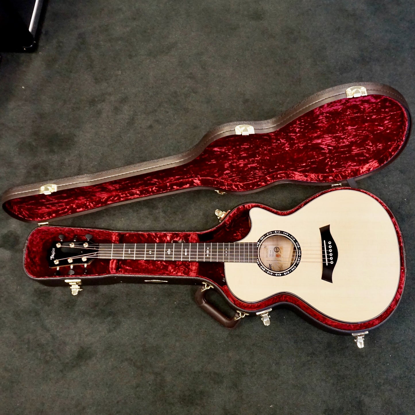 Taylor Custom #7 NAMM Show B4007 - Grand Concert, Lutz Spruce/Flamed Maple