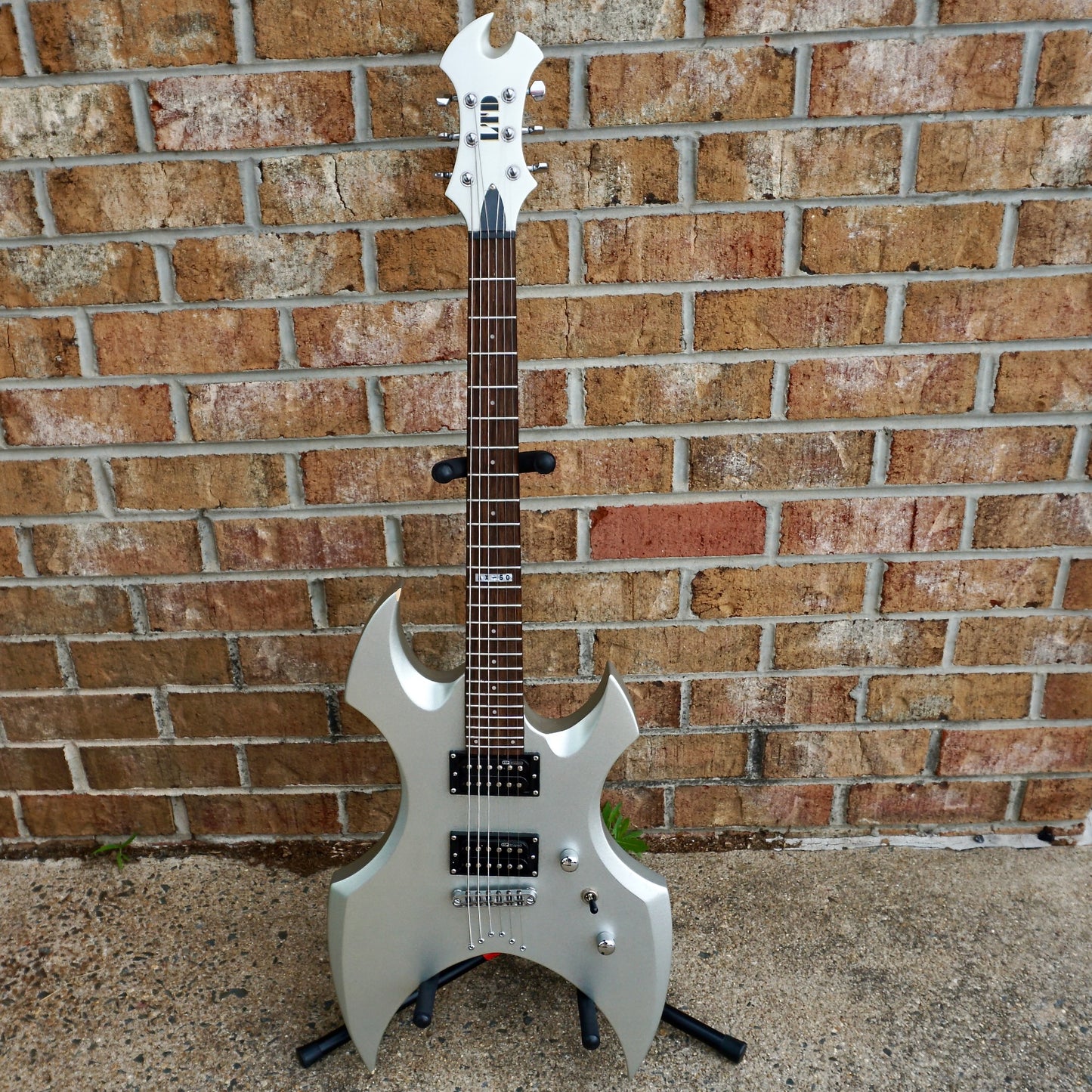 ESP LTD AX-50 Silver Satin