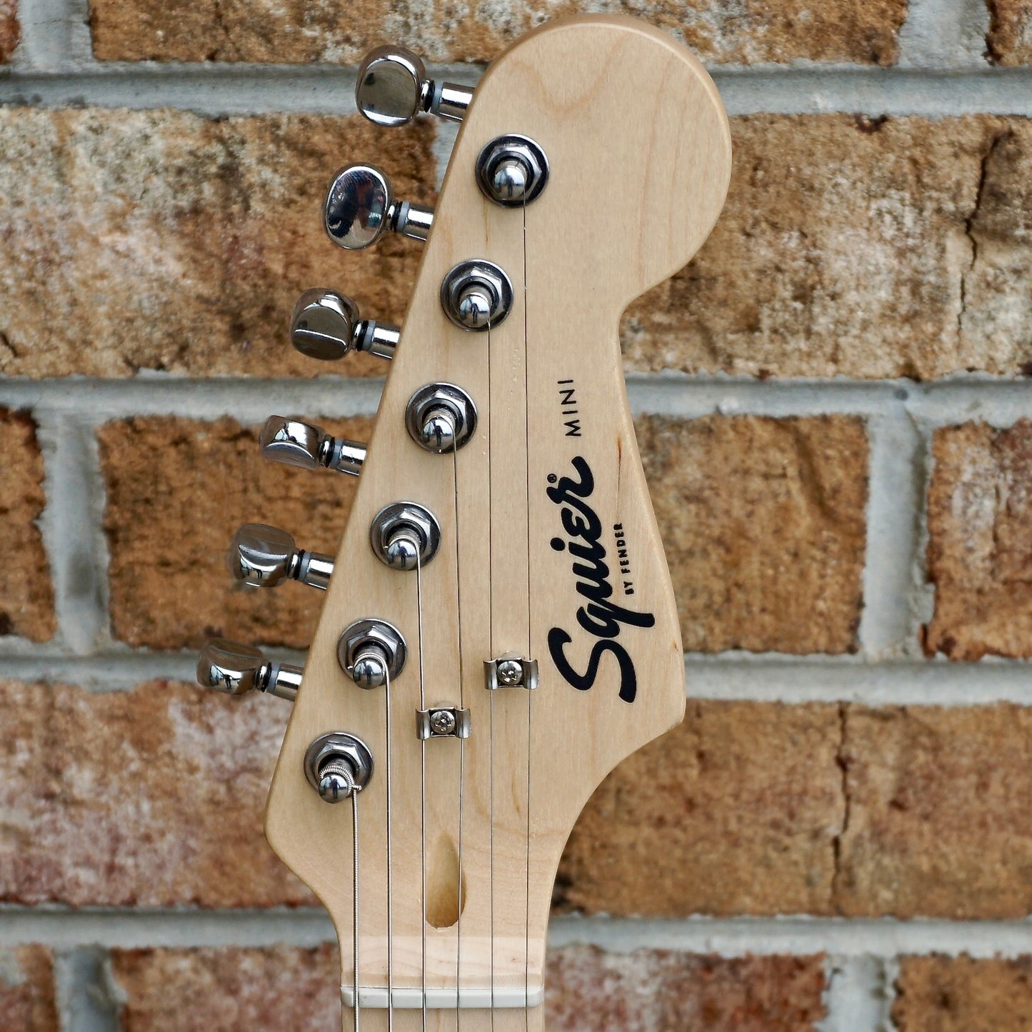 Fender Squier Mini Jazzmaster HH Maple Fingerboard Olympic White Relic