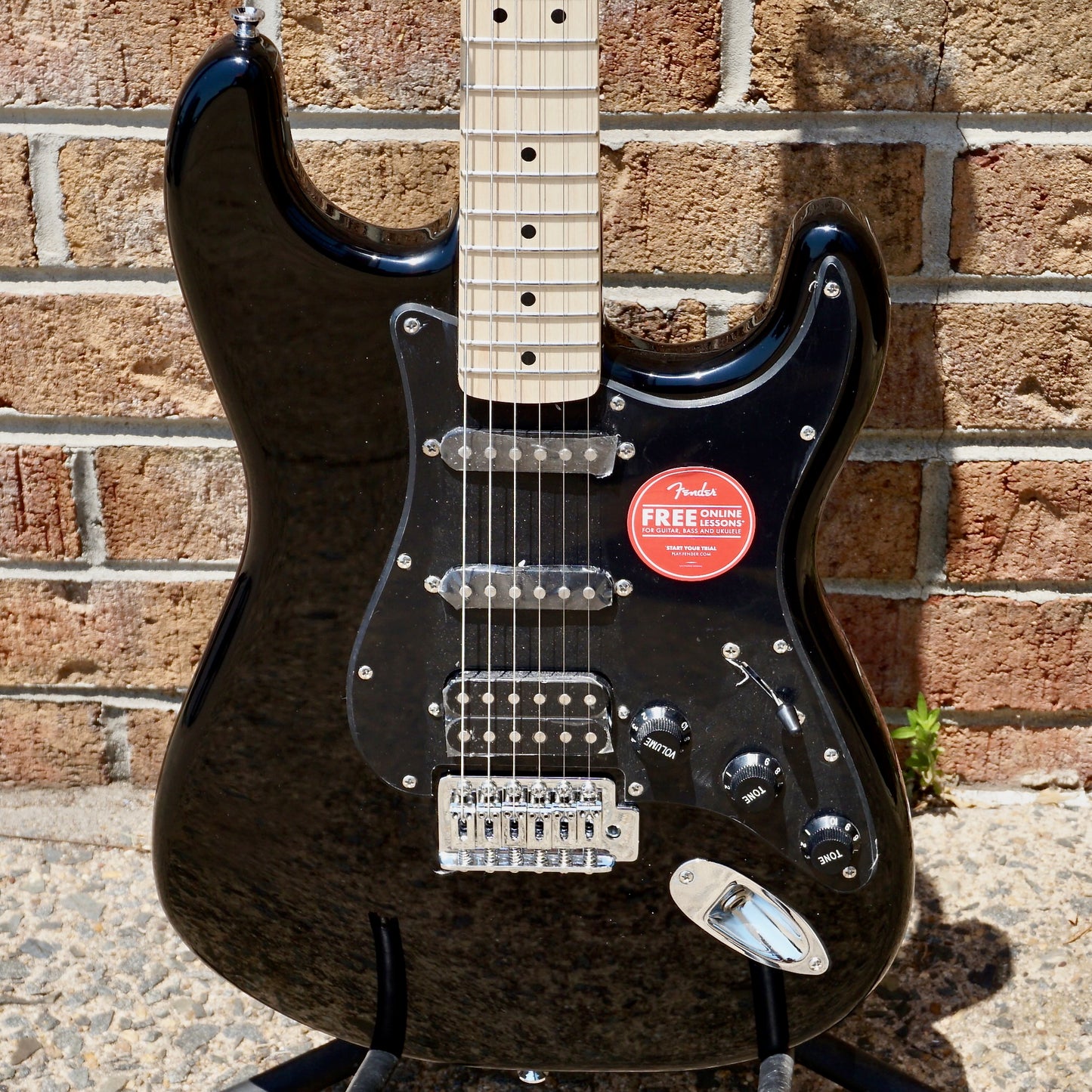 Squier Sonic Stratocaster HSS Maple Fingerboard Black Pickguard Black