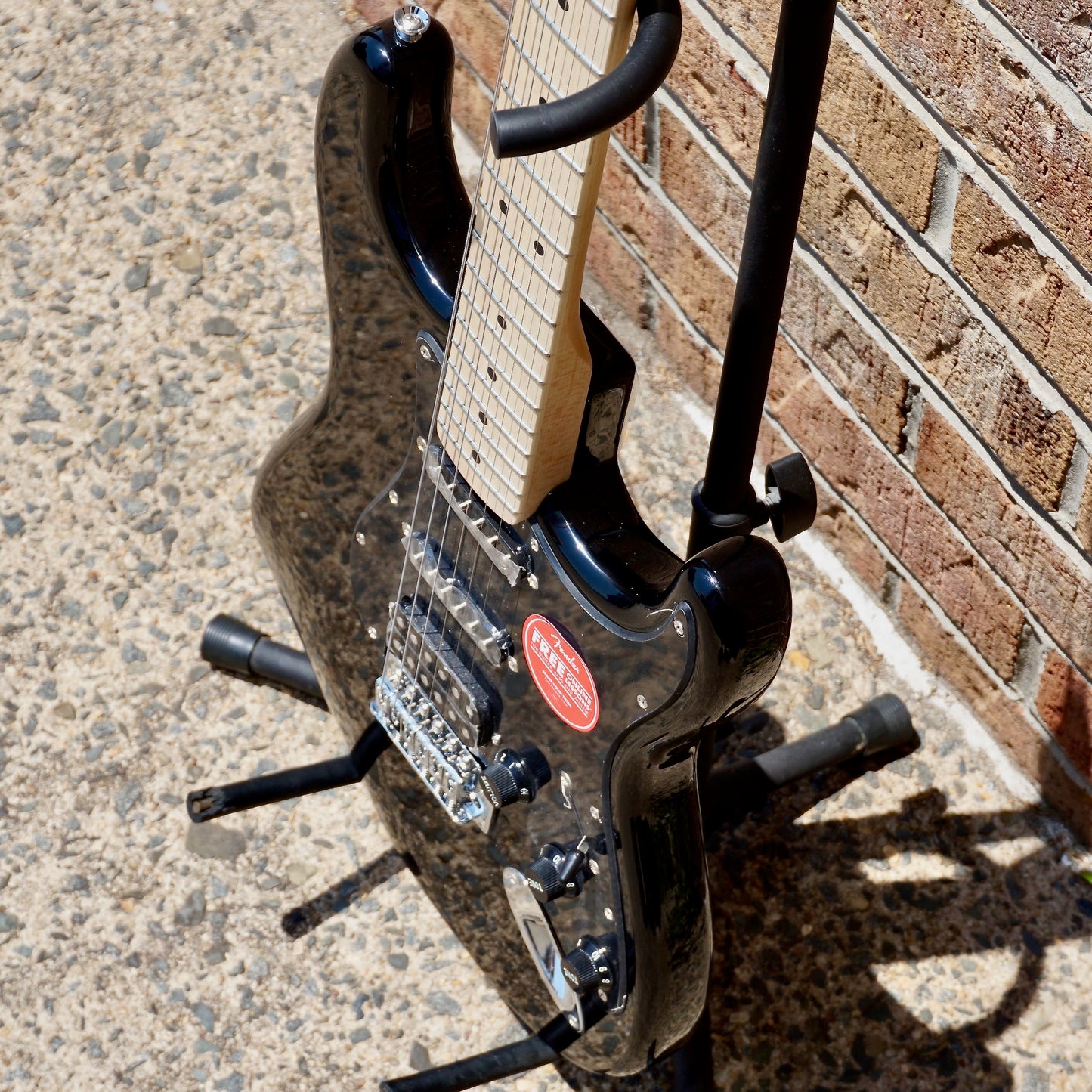 Squier Sonic Stratocaster HSS Maple Fingerboard Black Pickguard Black