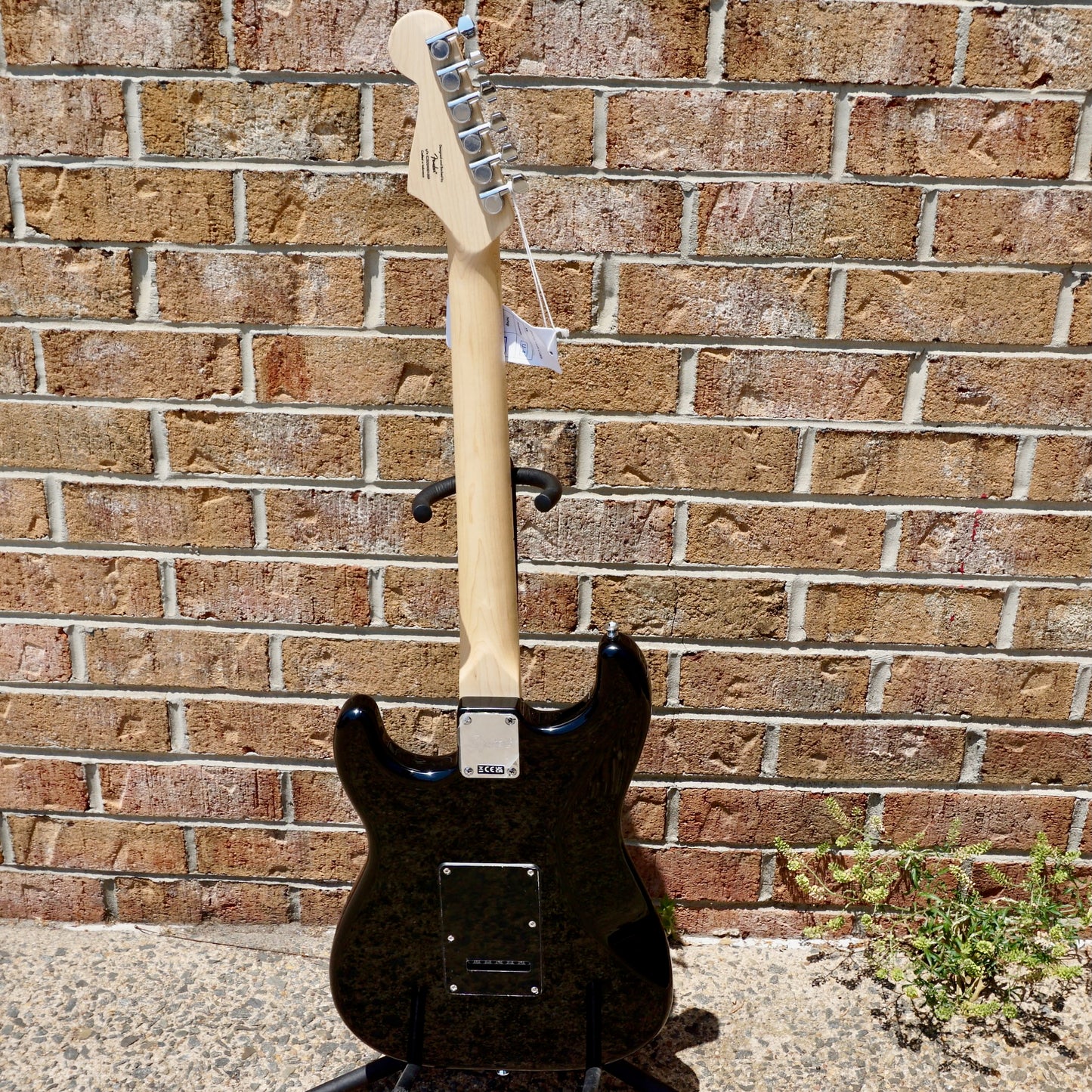 Squier Sonic Stratocaster HSS Maple Fingerboard Black Pickguard Black