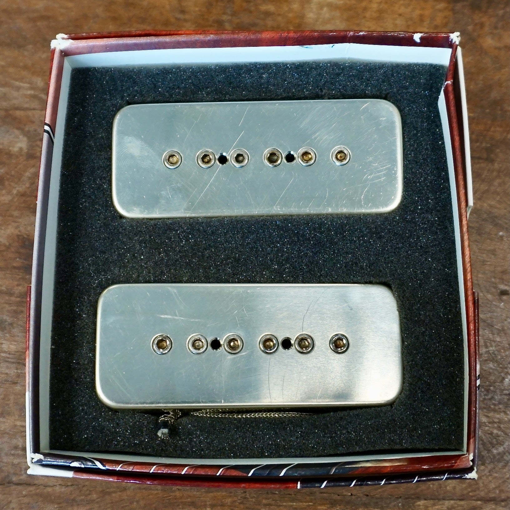 The Mississippi Queen is a true P90 single coil mounted onto a humbucker  chassis. It was our first humbucker-size P90 and has become the benchmark  for all HSP90 tone. The Mississippi Queen