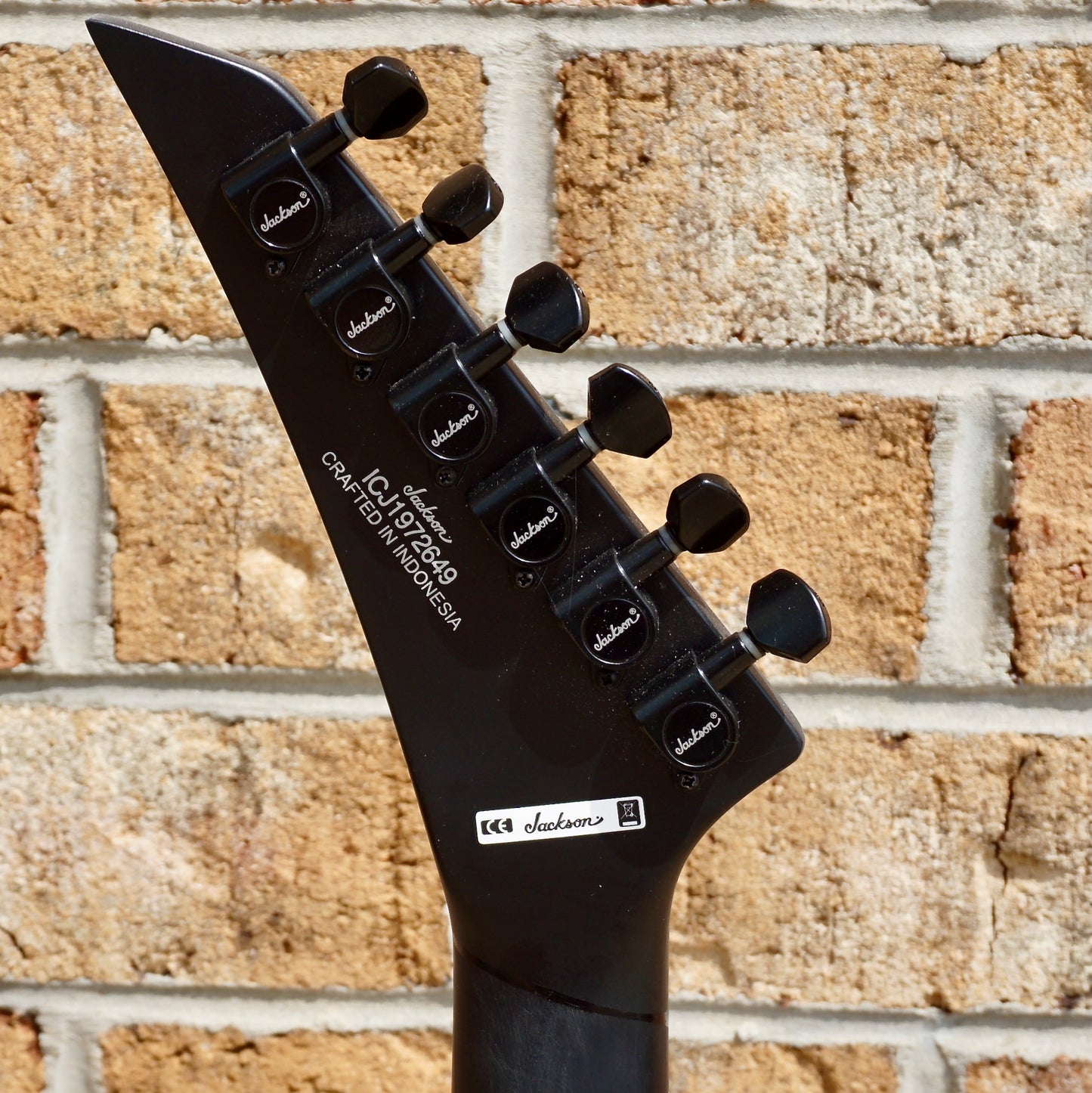 Jackson X Series King V™ KVXMG Laurel Fingerboard Satin Black w/ Lace Sensor Pickups