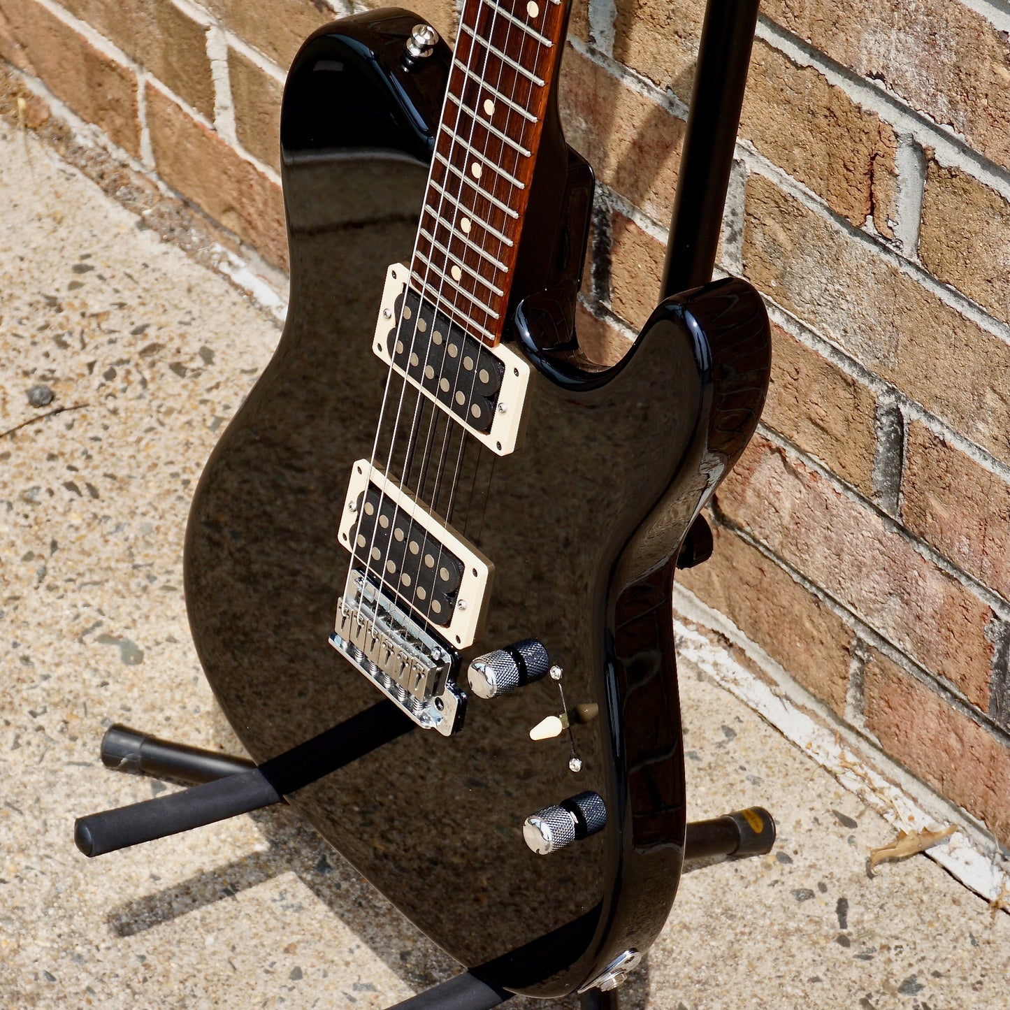 Anderson Guitar Works Cobra Black w/ Factory Fishman Powerbridge