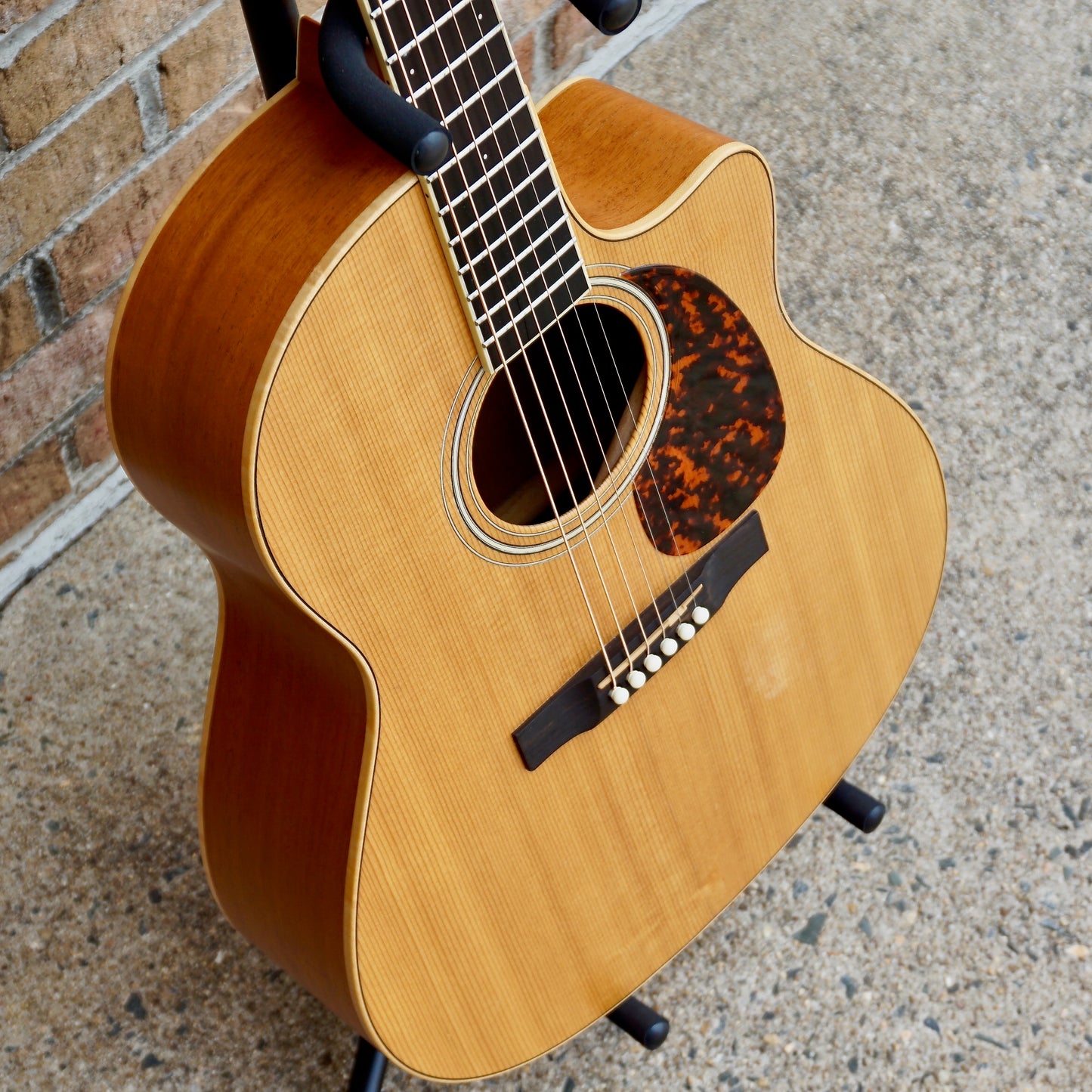 Larrivee LV-03 Recording Series