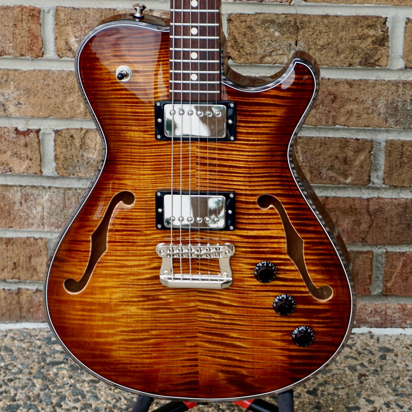 Knaggs Chena Aged Scotch/Onyx Binding T1 Top