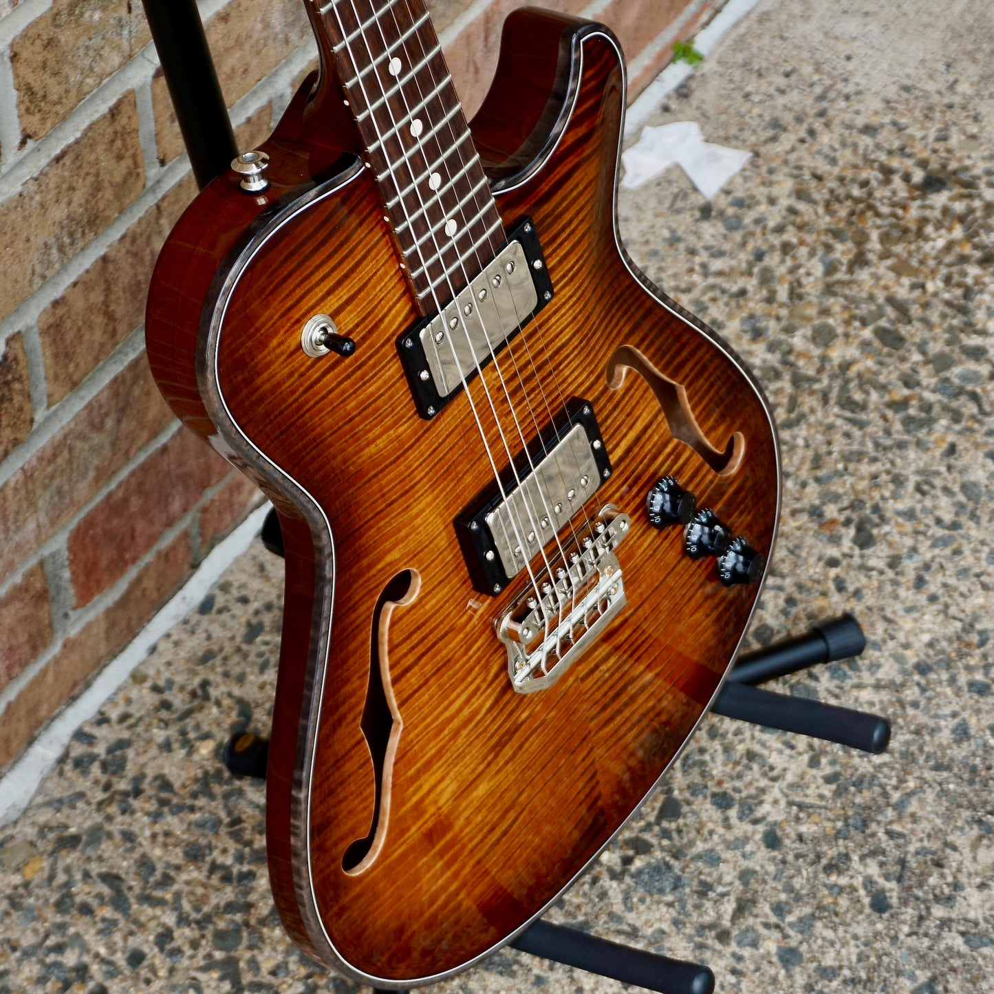 Knaggs Chena Aged Scotch/Onyx Binding T1 Top