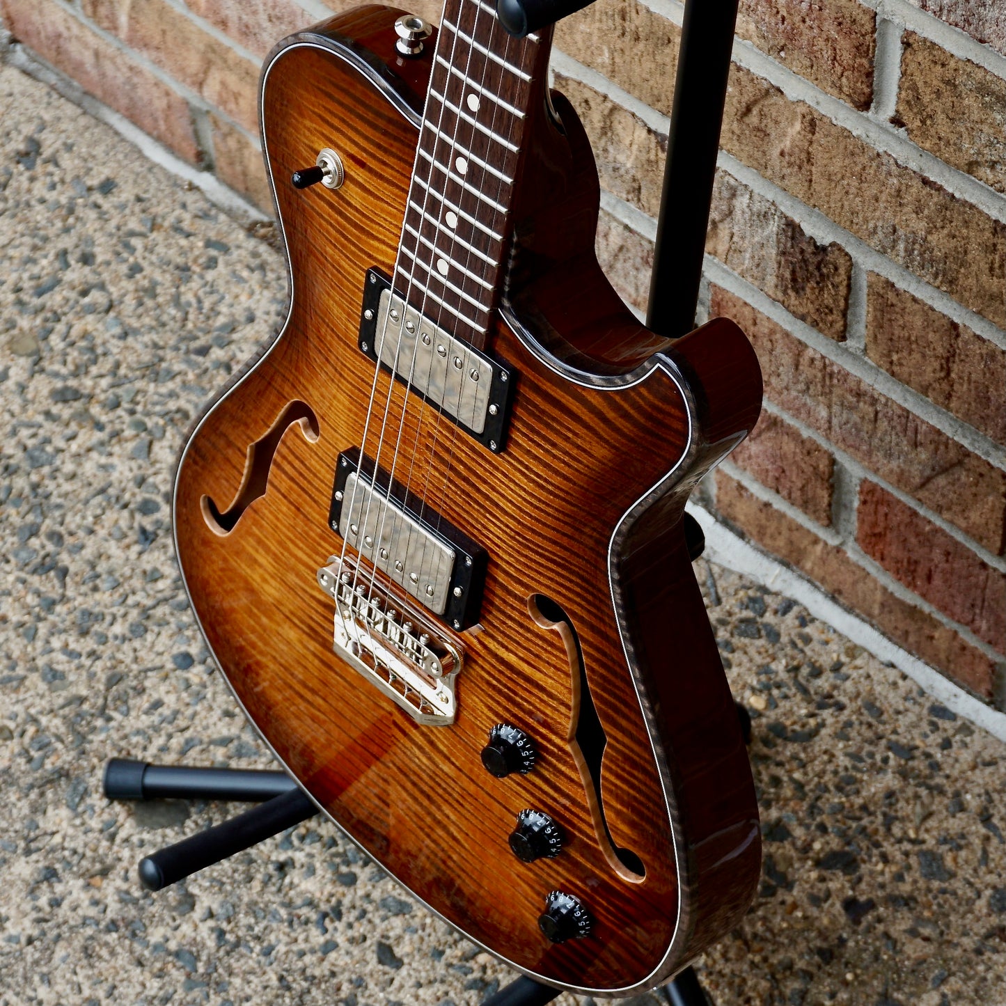 Knaggs Chena Aged Scotch/Onyx Binding T1 Top