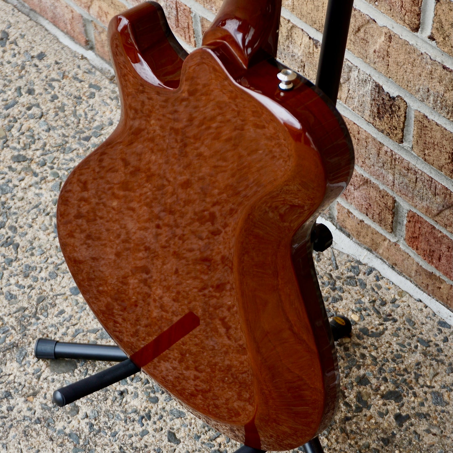 Knaggs Chena Aged Scotch/Onyx Binding T1 Top