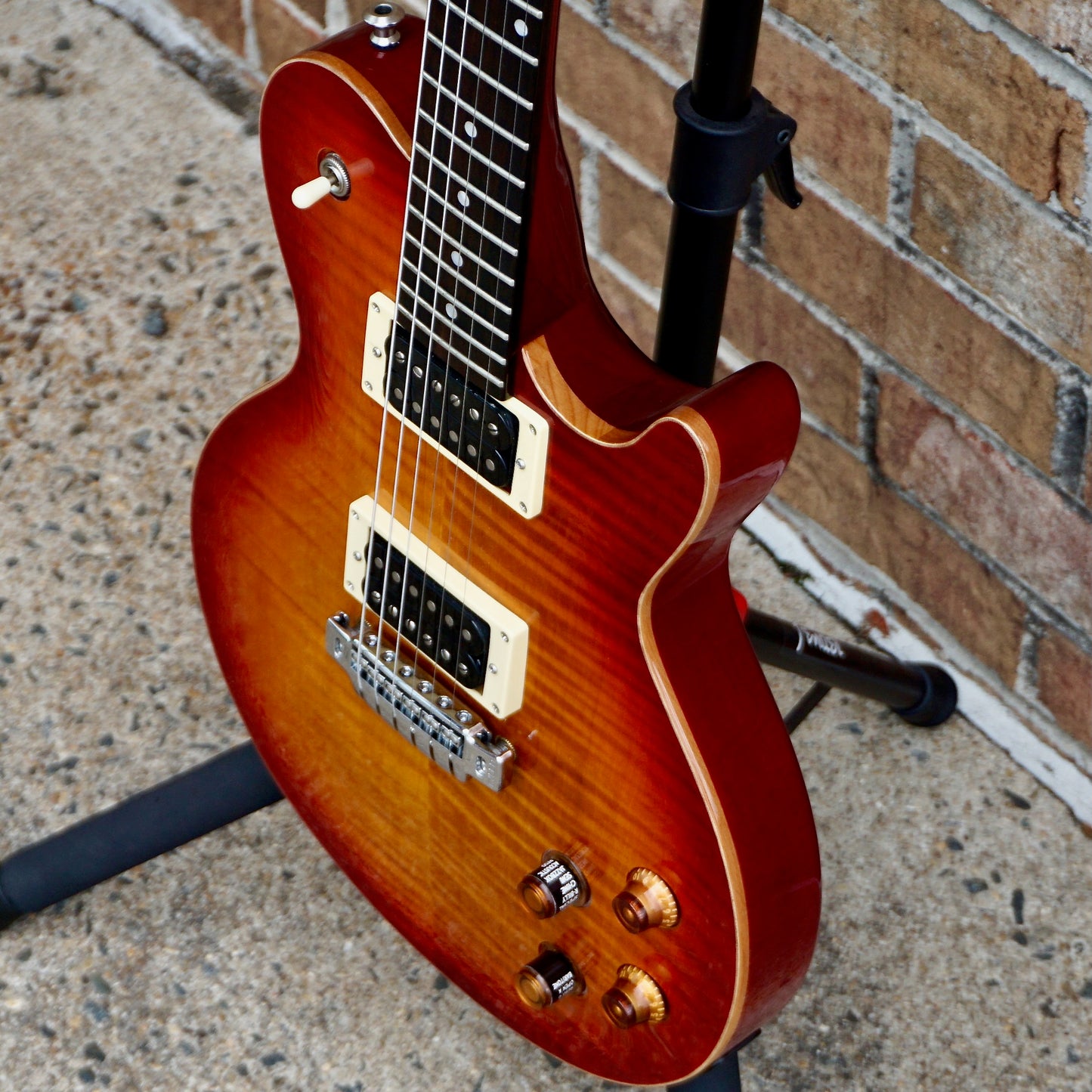 Line 6 James Tyler Variax HD Tobacco