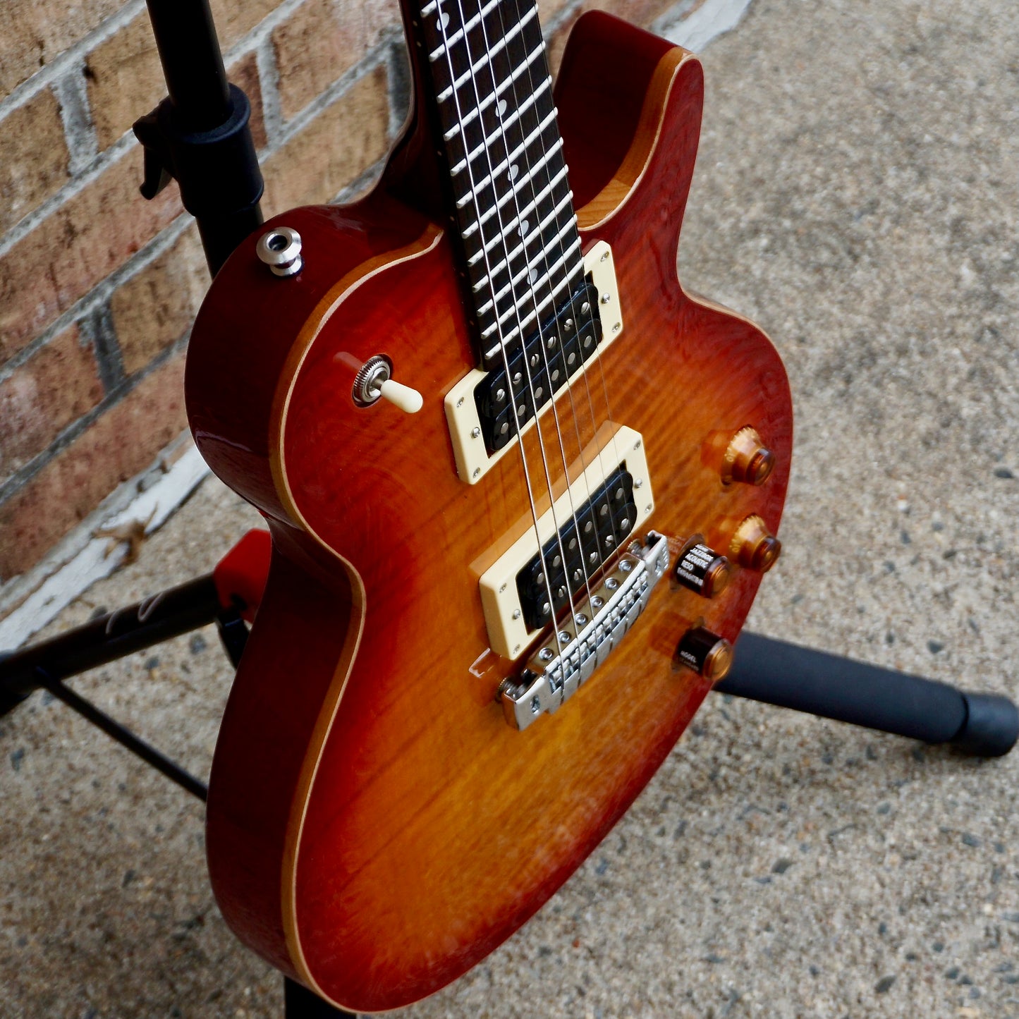 Line 6 James Tyler Variax HD Tobacco
