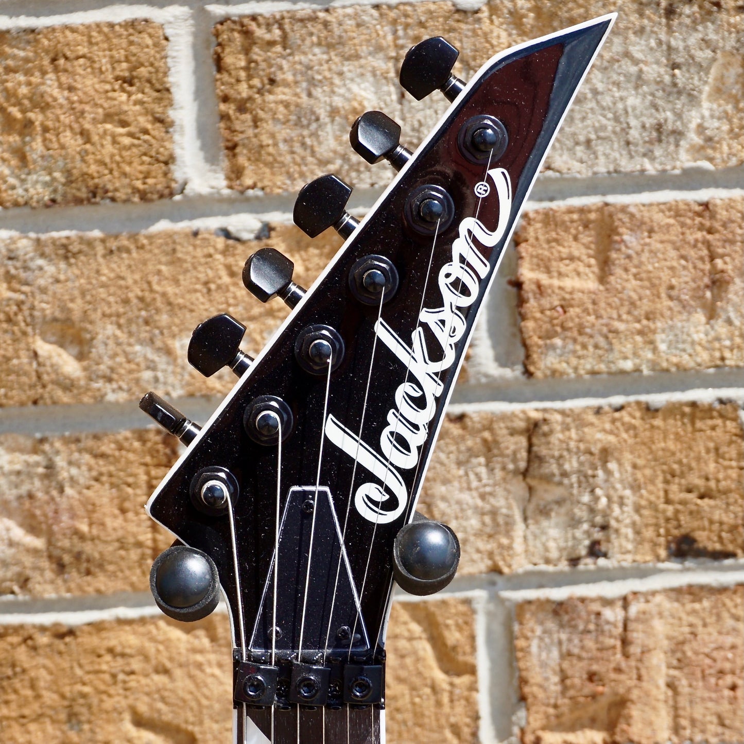 Jackson JS Series Rhoads JS32 Amaranth Fingerboard Ivory w/Fishman Adlers/Battery Pack