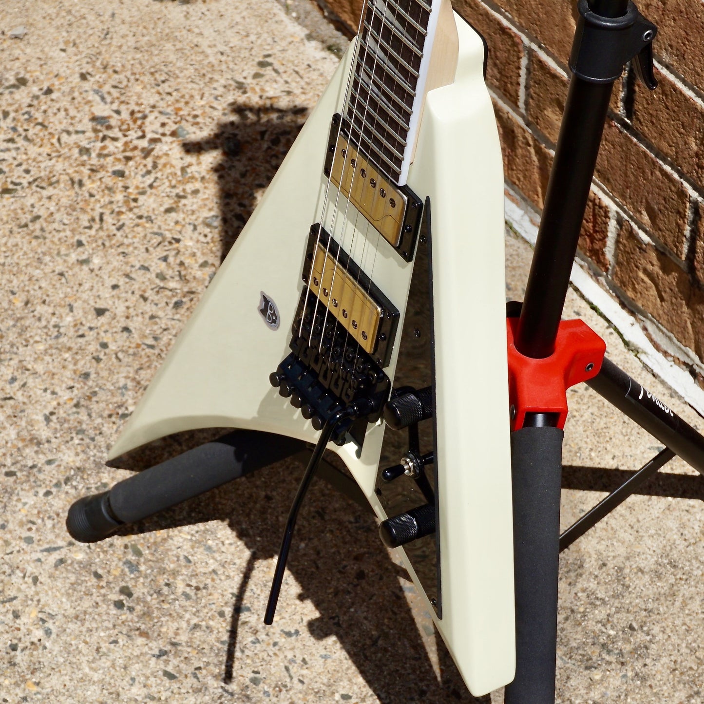 Jackson JS Series Rhoads JS32 Amaranth Fingerboard Ivory w/Fishman Adlers/Battery Pack