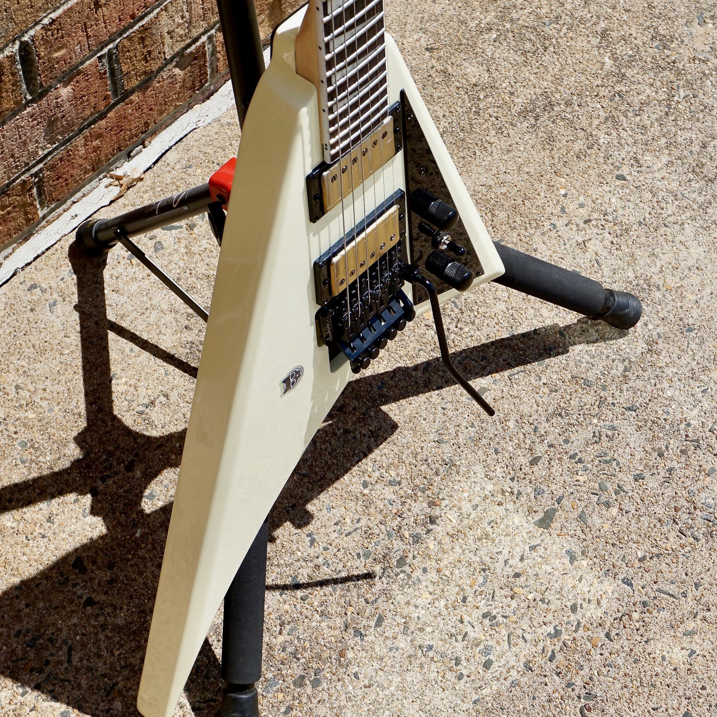 Jackson JS Series Rhoads JS32 Amaranth Fingerboard Ivory w/Fishman Adlers/Battery Pack