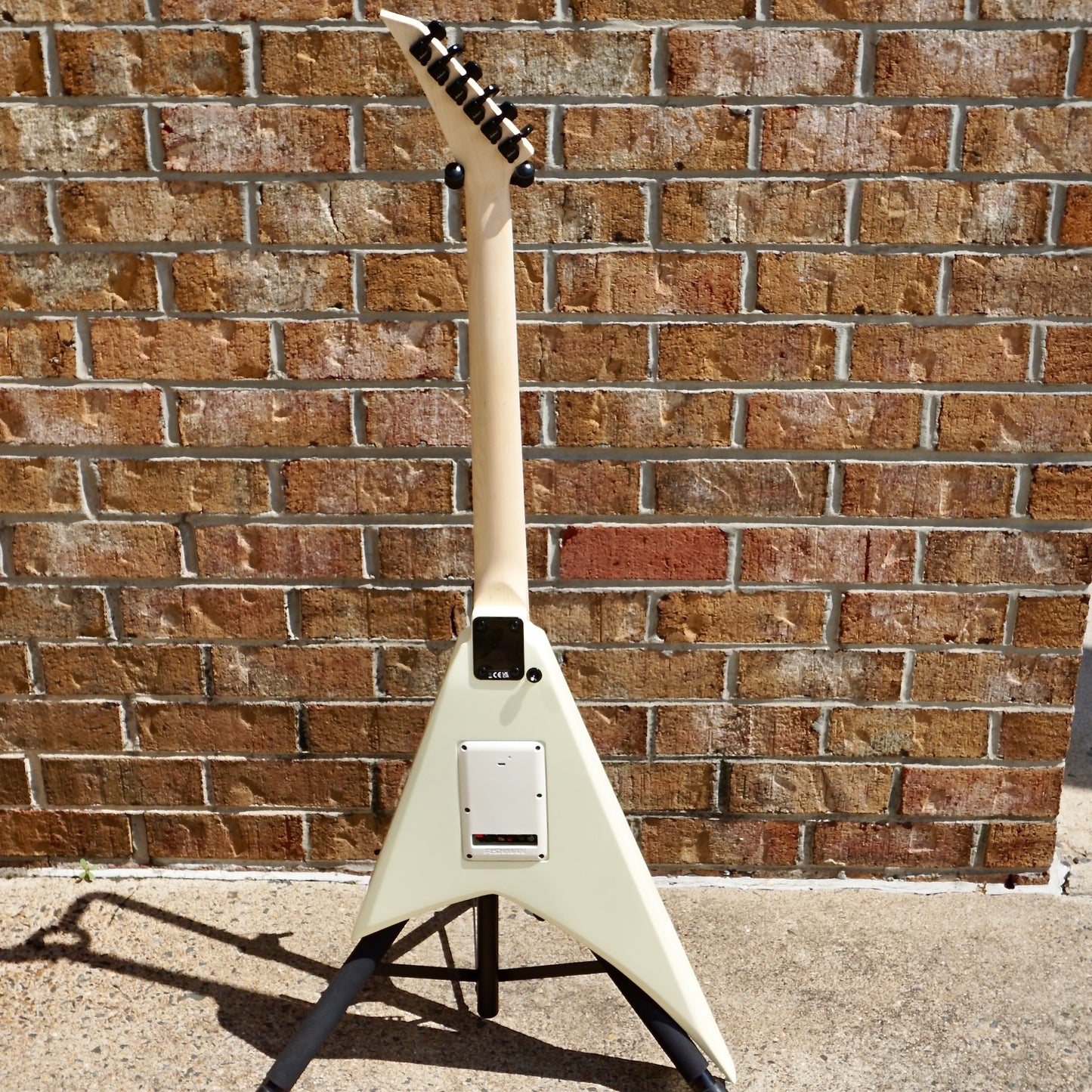 Jackson JS Series Rhoads JS32 Amaranth Fingerboard Ivory w/Fishman Adlers/Battery Pack